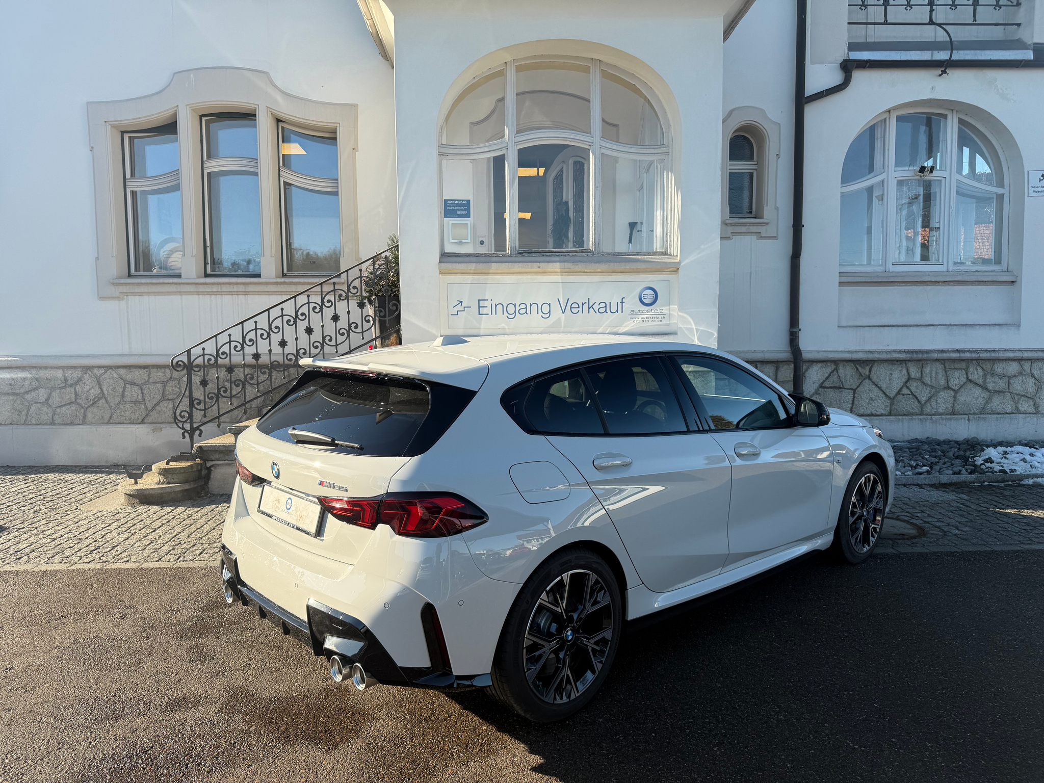 listing desktop thumbnail image 3