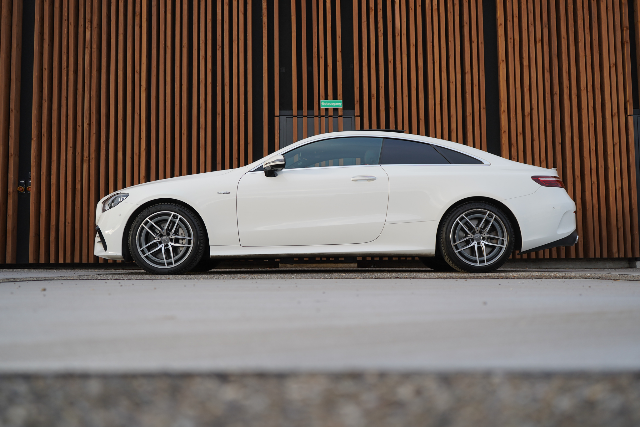 listing desktop thumbnail image 3