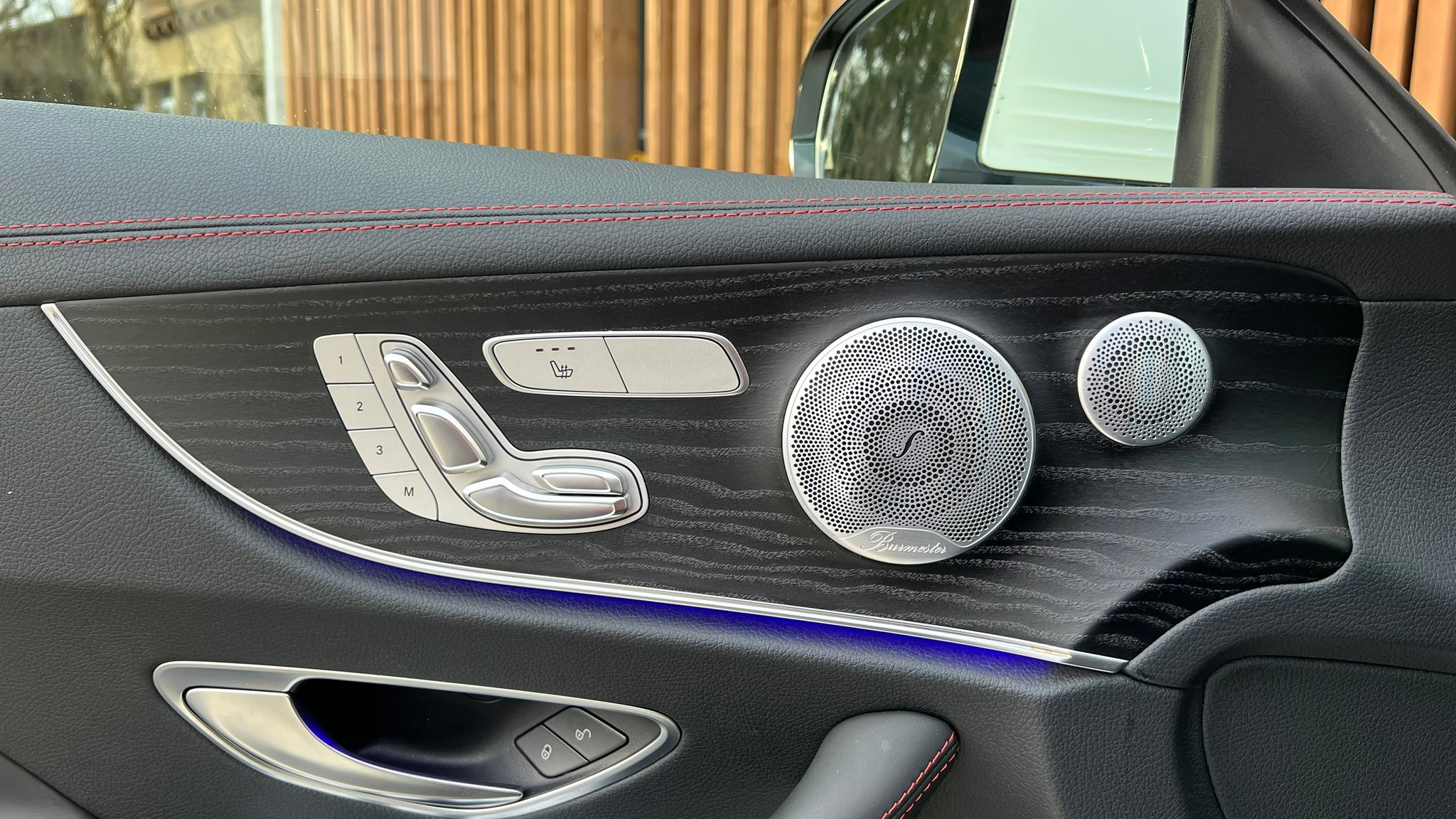 listing desktop thumbnail image 19