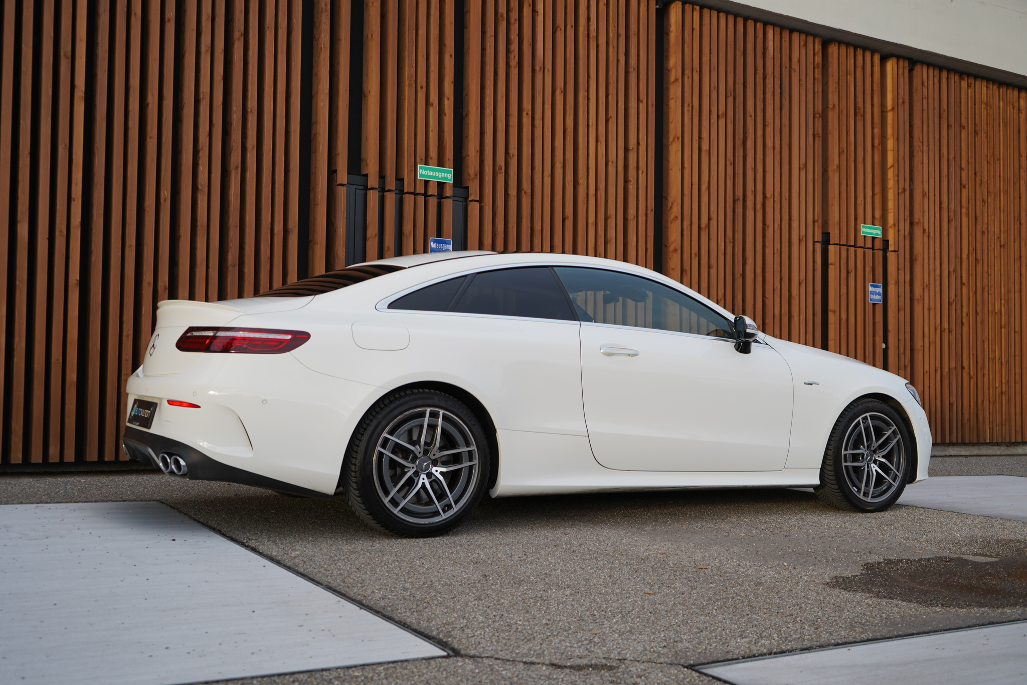 listing desktop thumbnail image 10