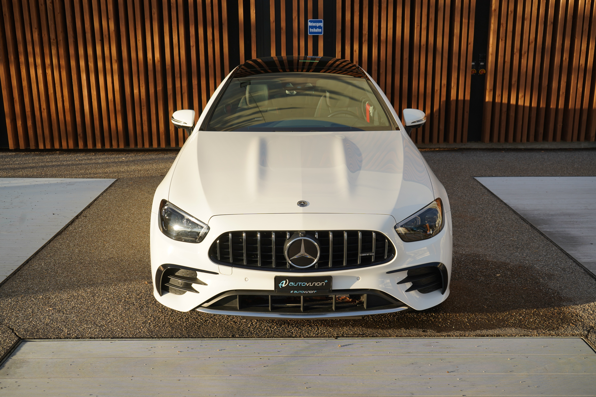 listing desktop thumbnail image 12