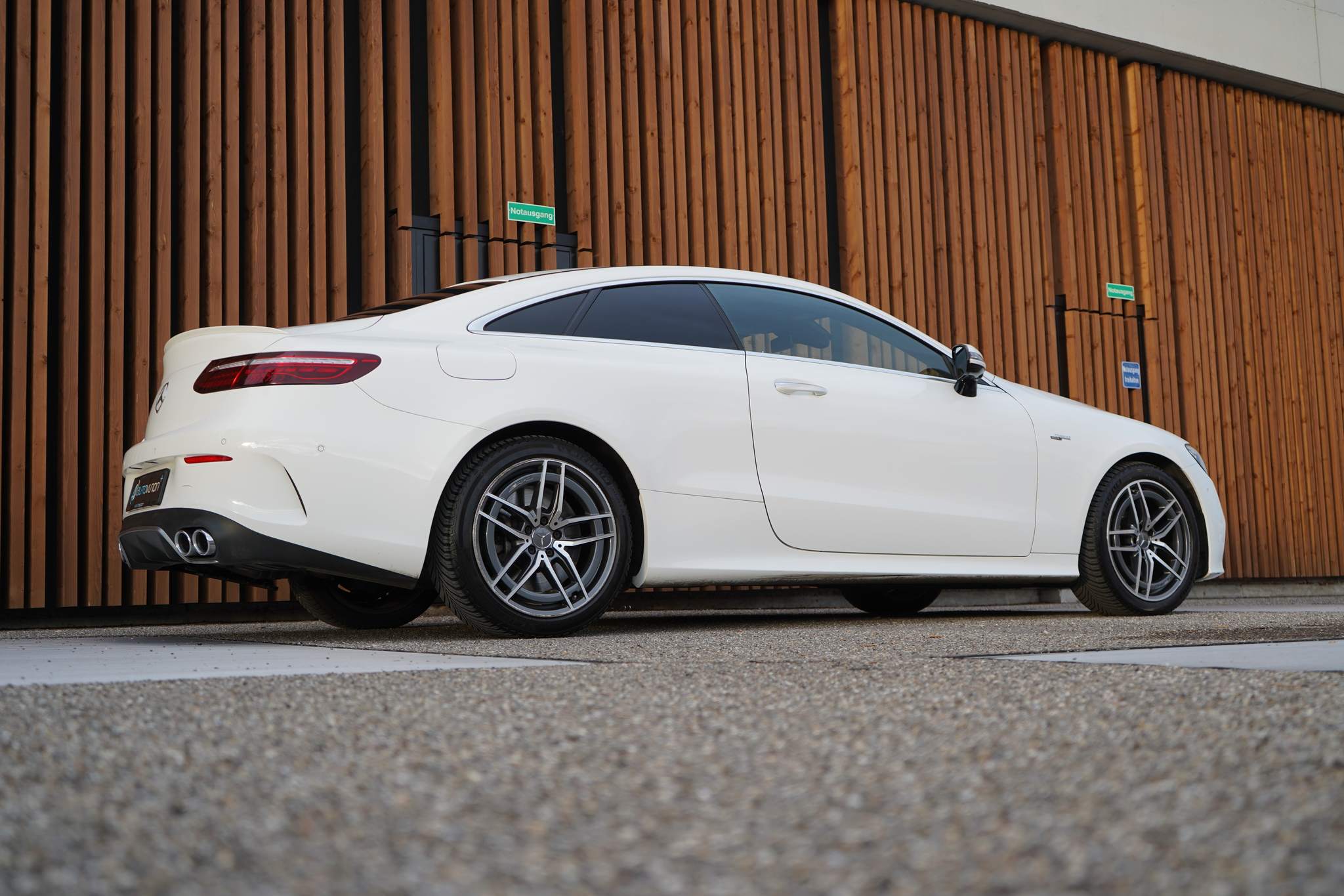 listing desktop thumbnail image 8