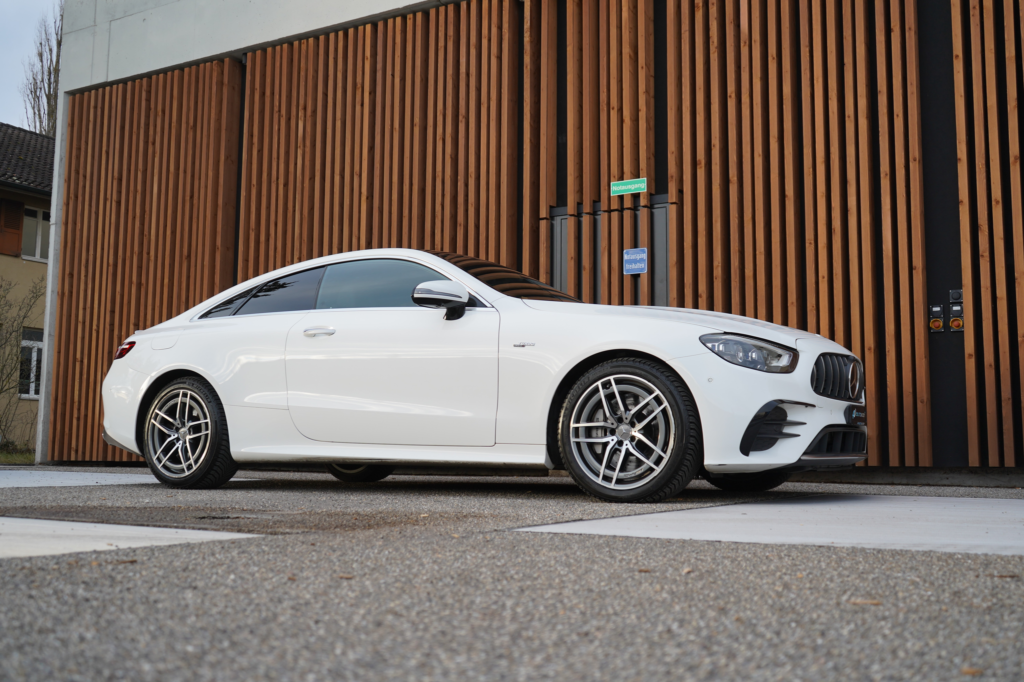 listing desktop thumbnail image 7