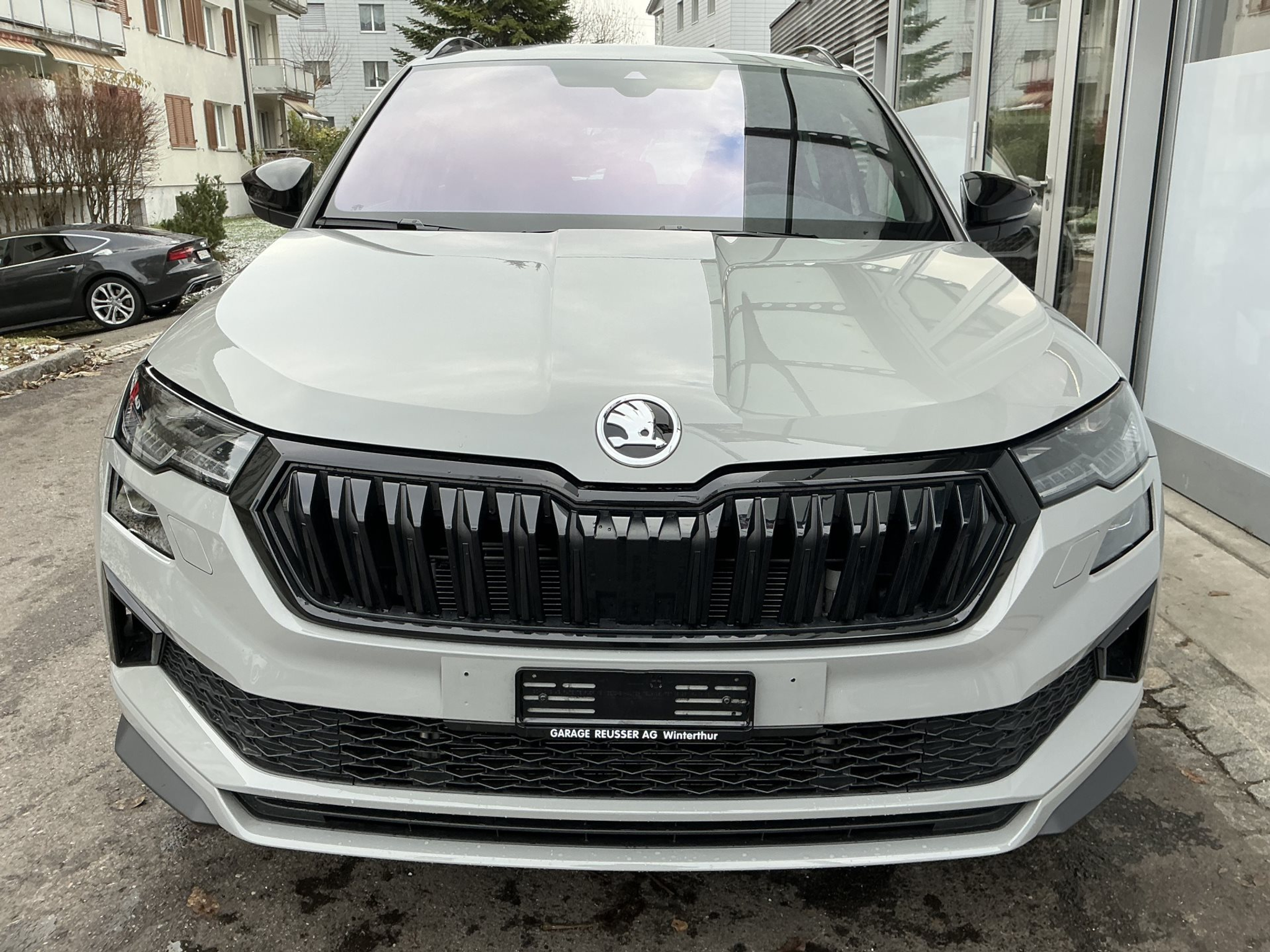 listing desktop thumbnail image 1