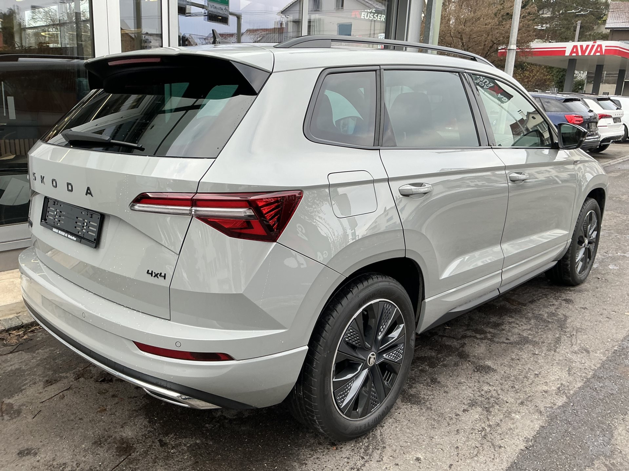 listing desktop thumbnail image 3