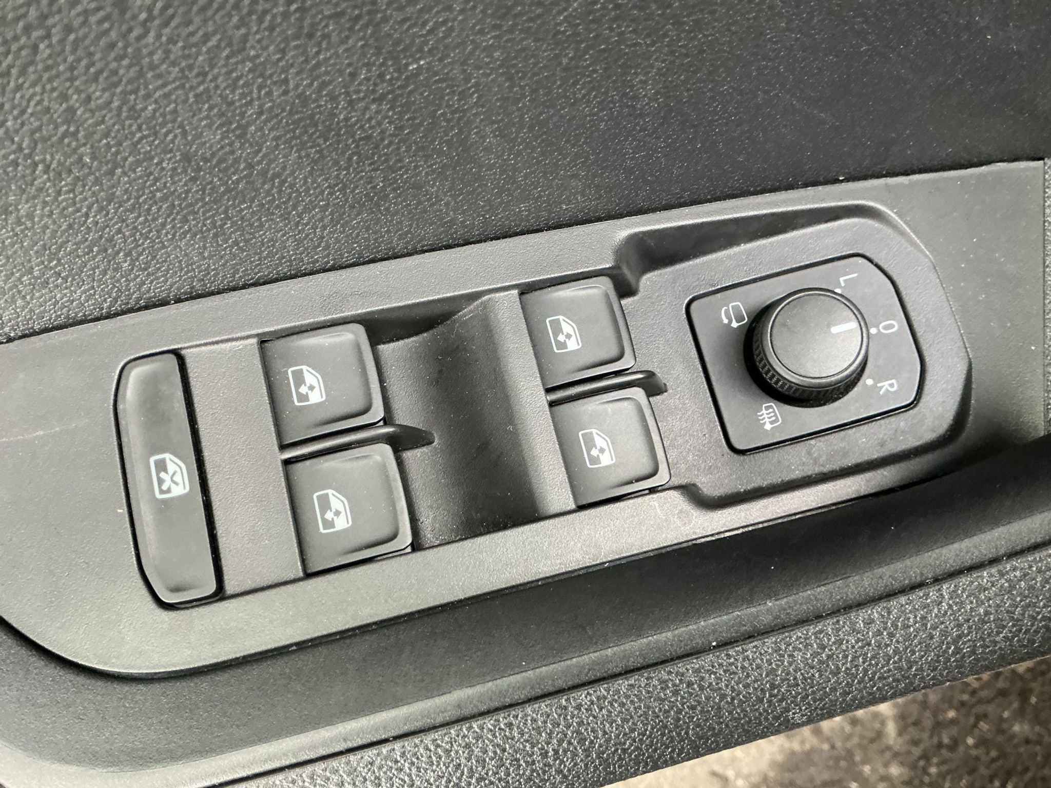 listing desktop thumbnail image 25