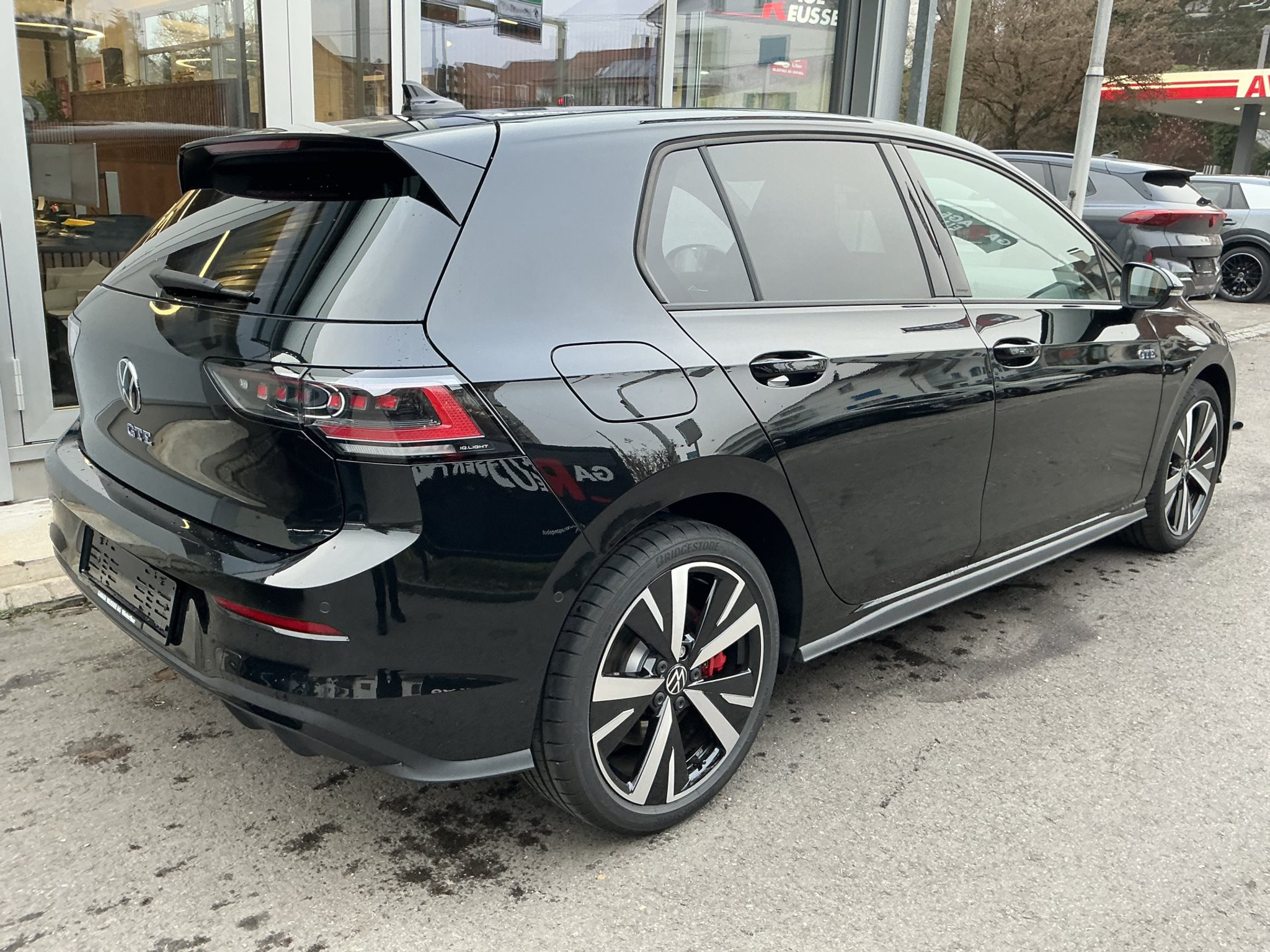 listing desktop thumbnail image 3