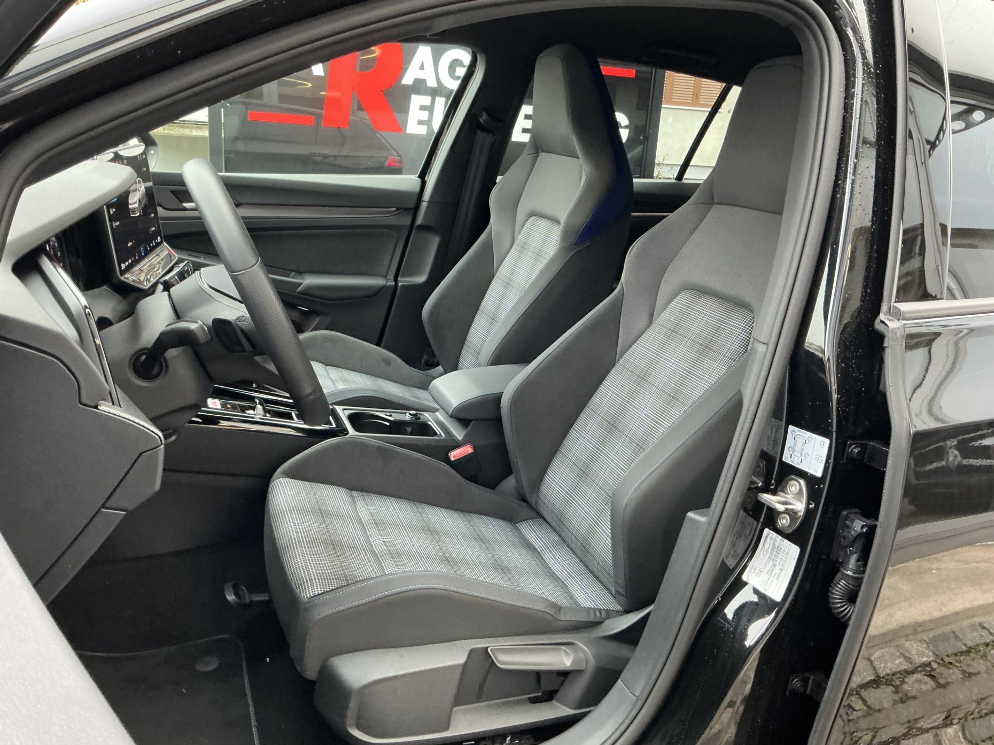 listing desktop thumbnail image 7