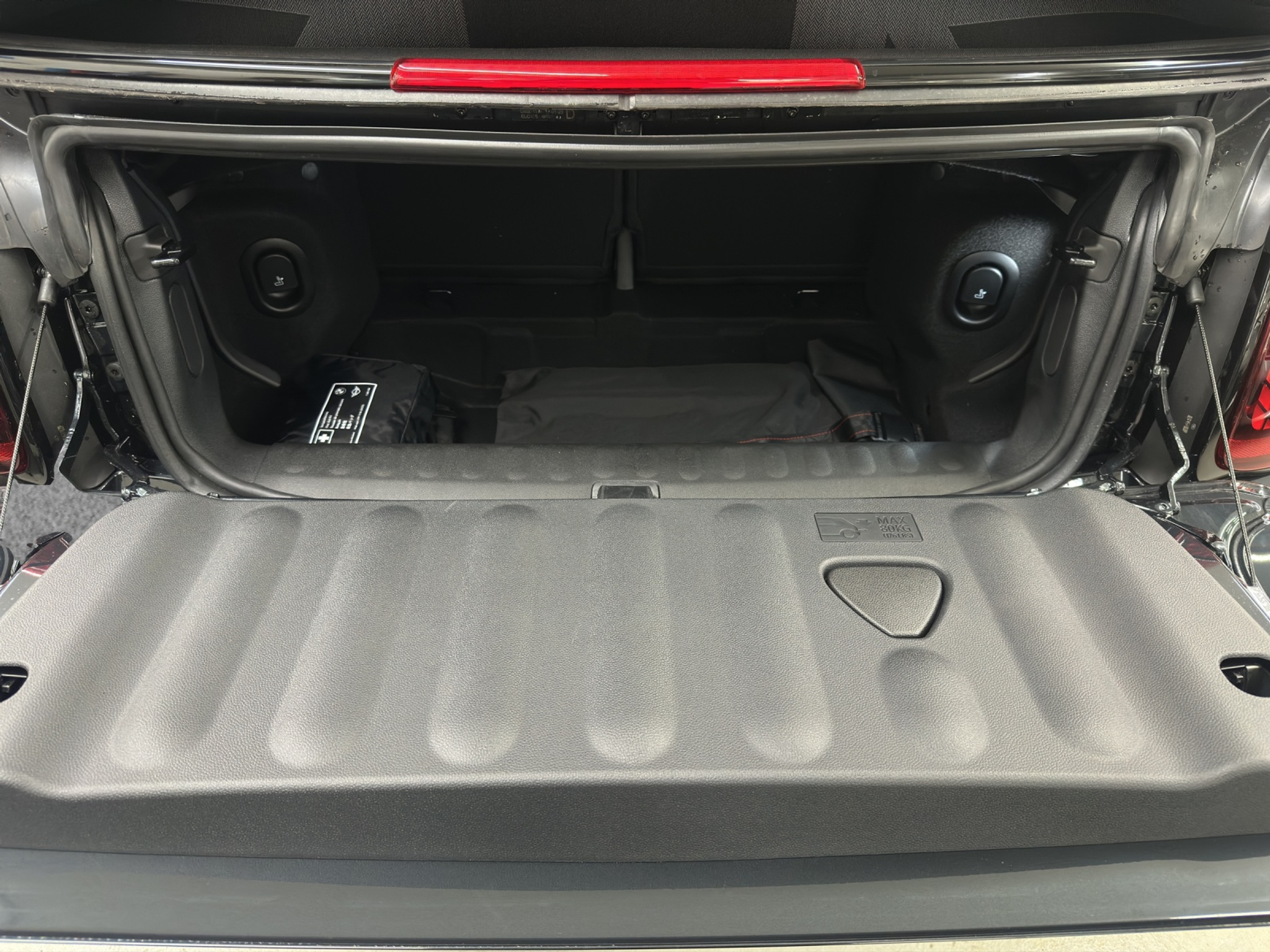 listing desktop thumbnail image 17