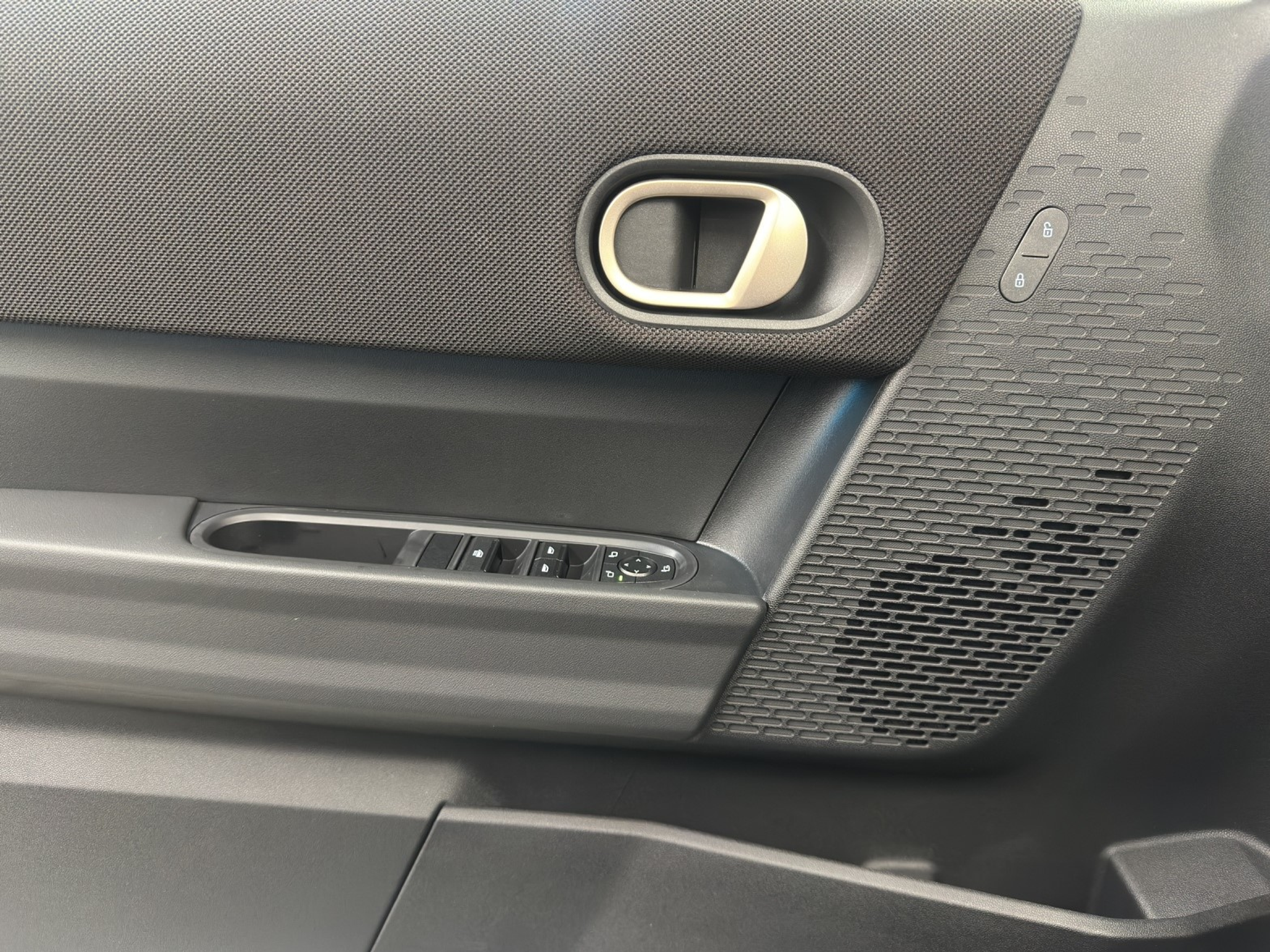 listing desktop thumbnail image 12