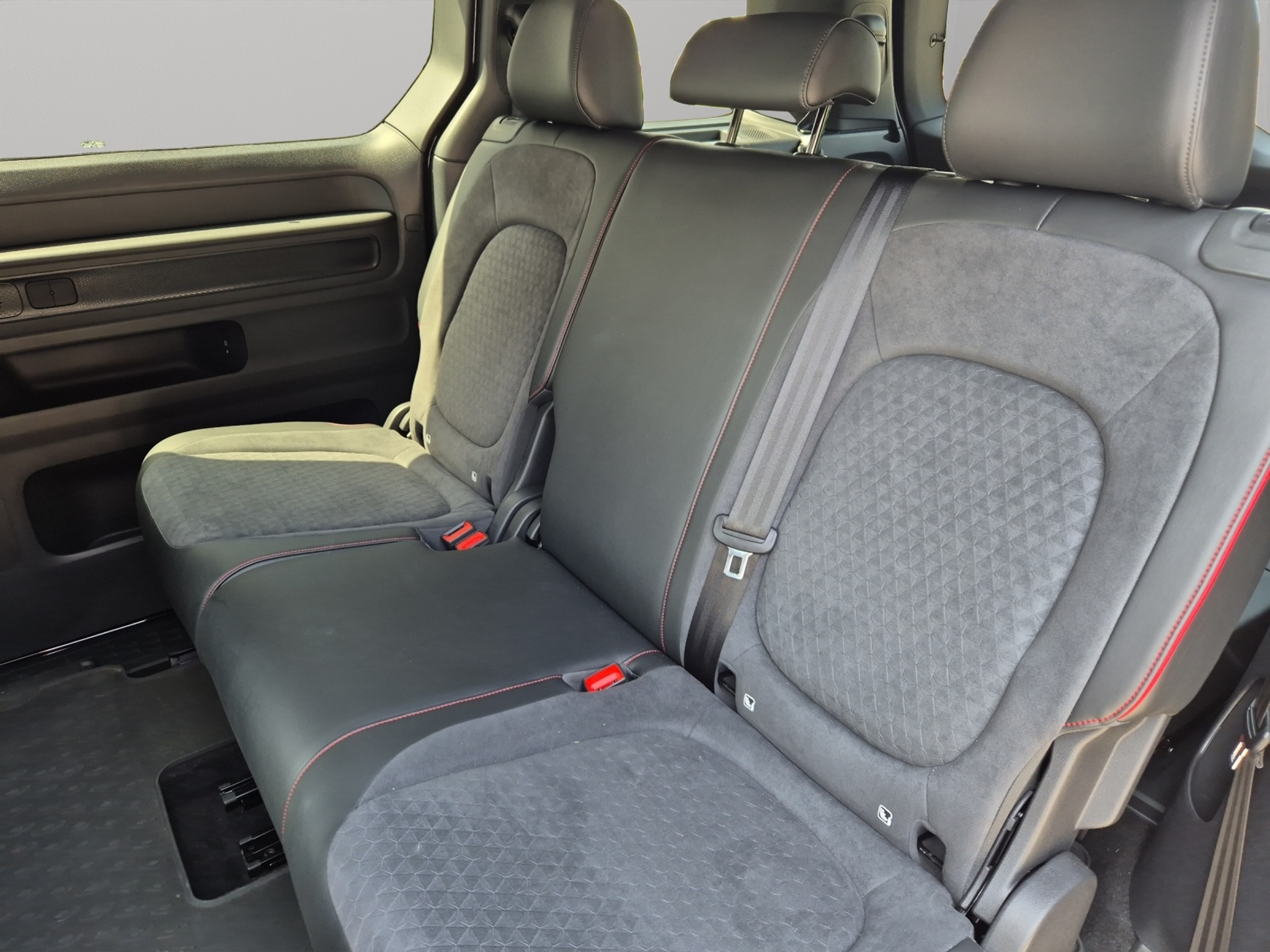 listing desktop thumbnail image 8