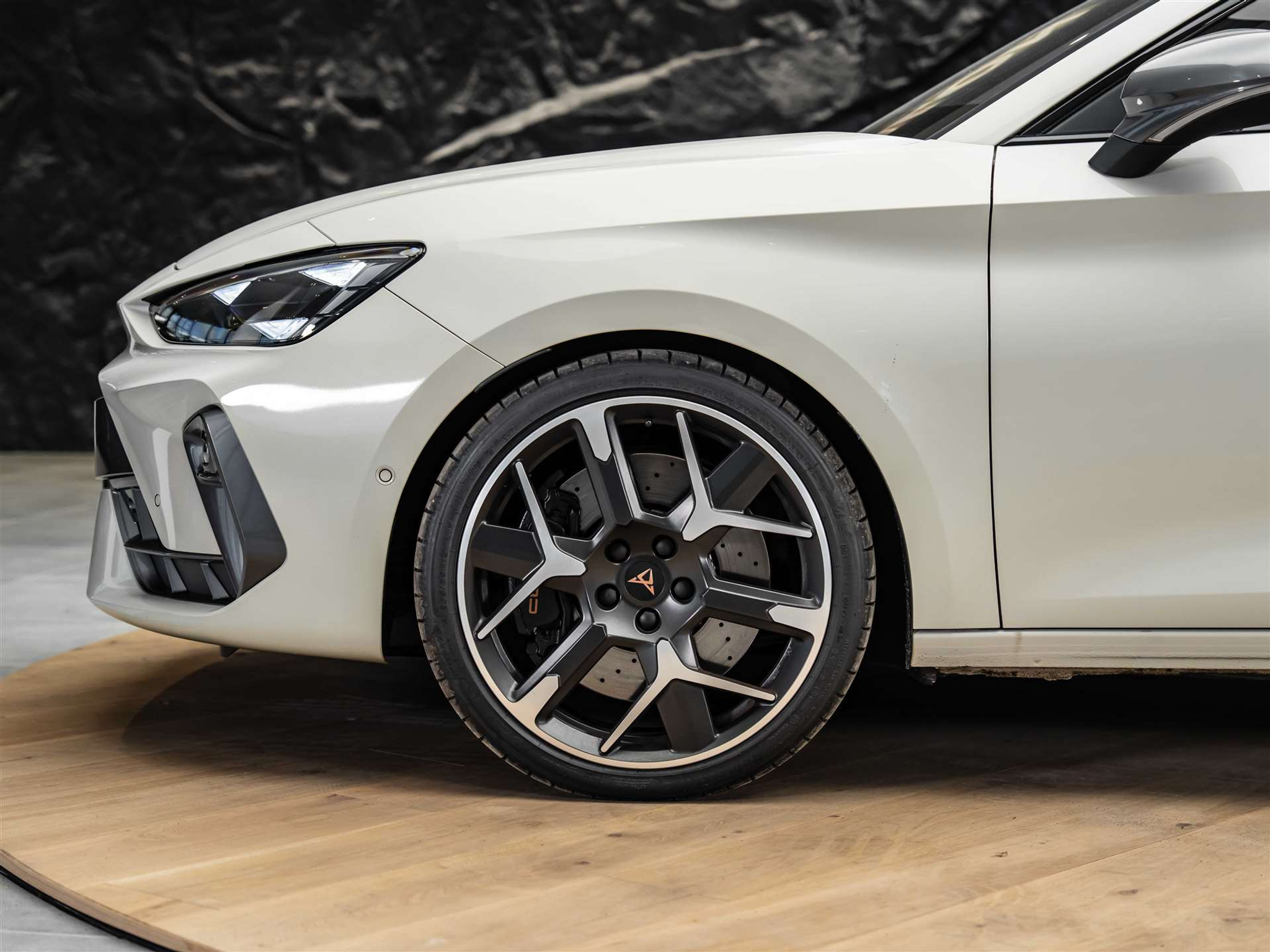 listing desktop thumbnail image 18