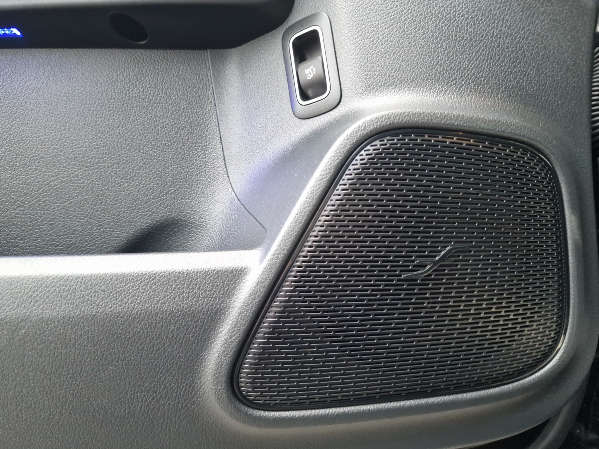 listing desktop thumbnail image 11