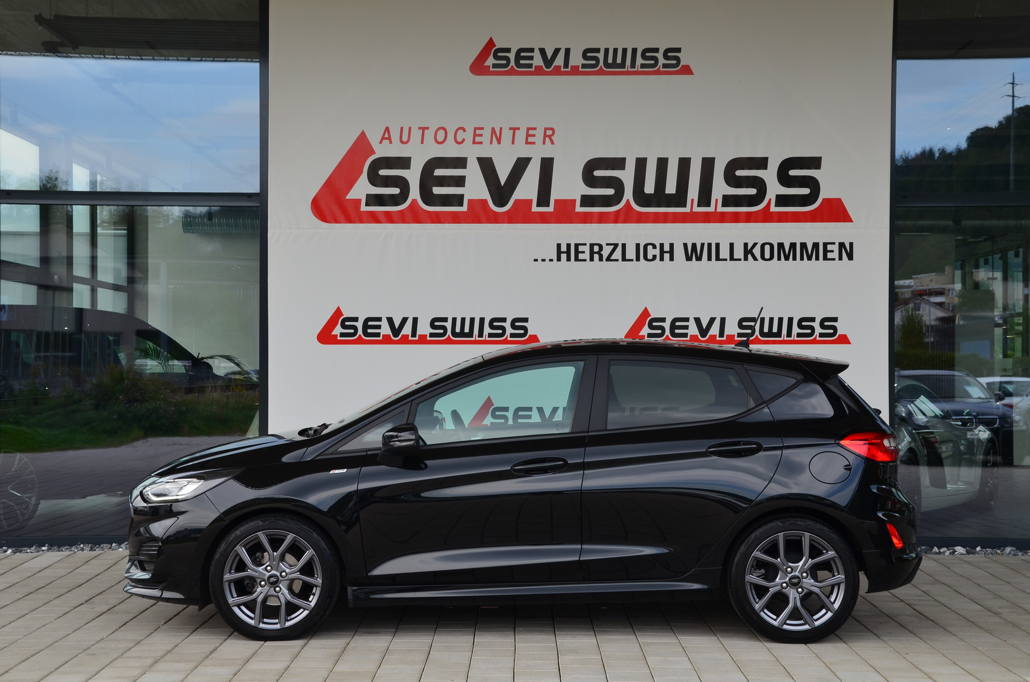 listing desktop thumbnail image 9