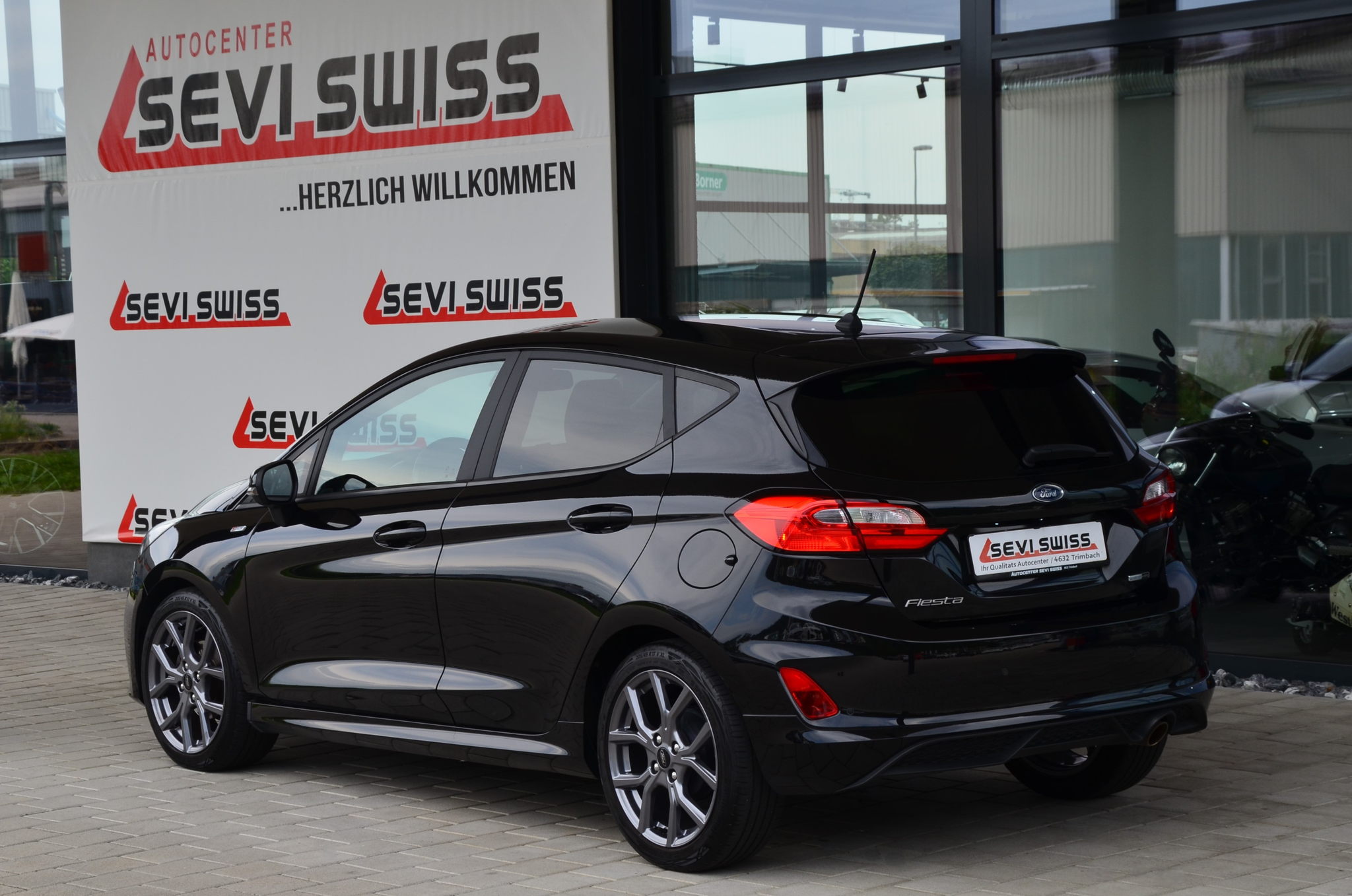 listing desktop thumbnail image 8