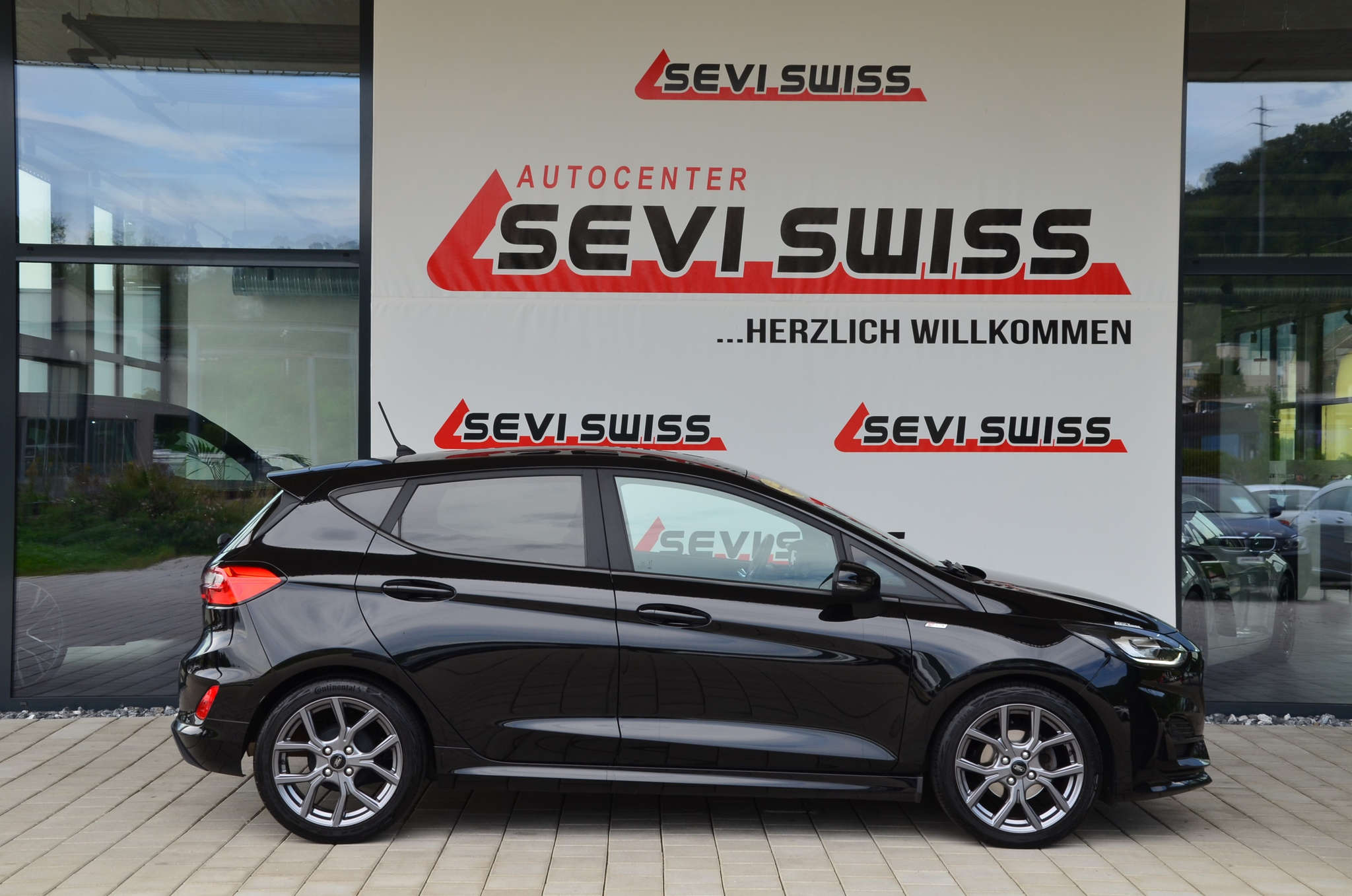 listing desktop thumbnail image 4