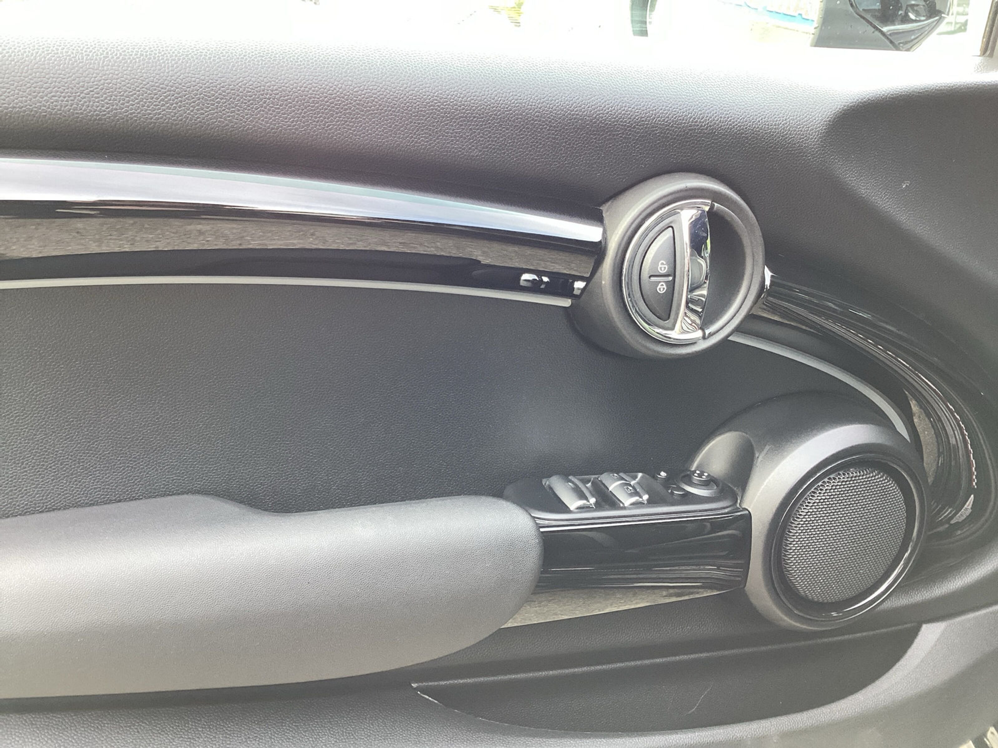 listing desktop thumbnail image 16