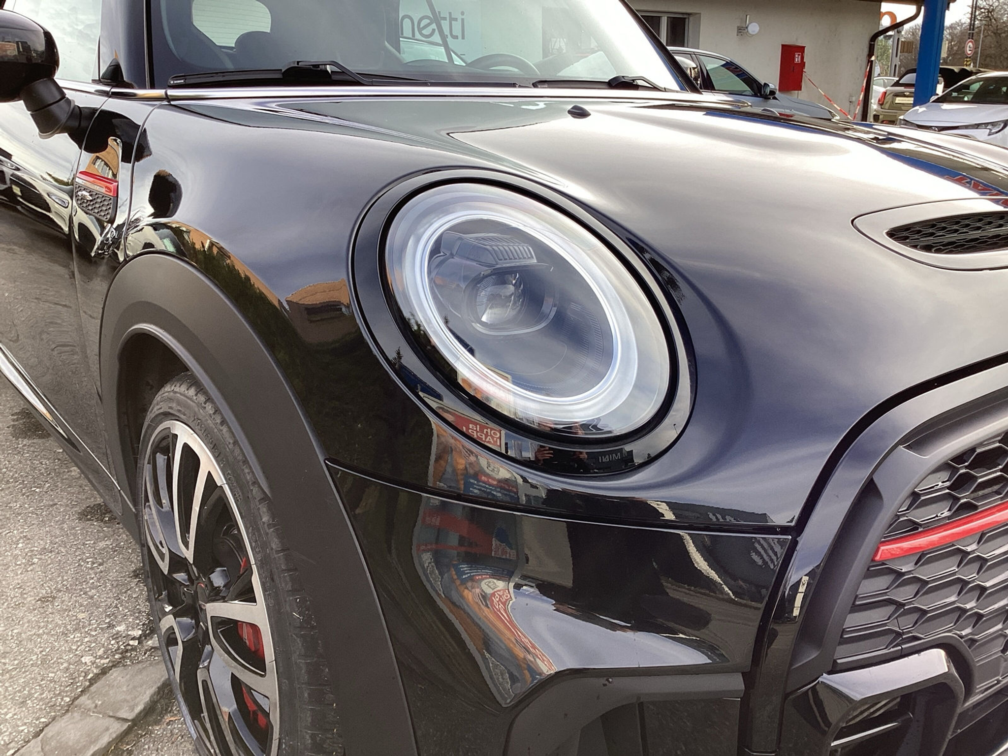 listing desktop thumbnail image 17