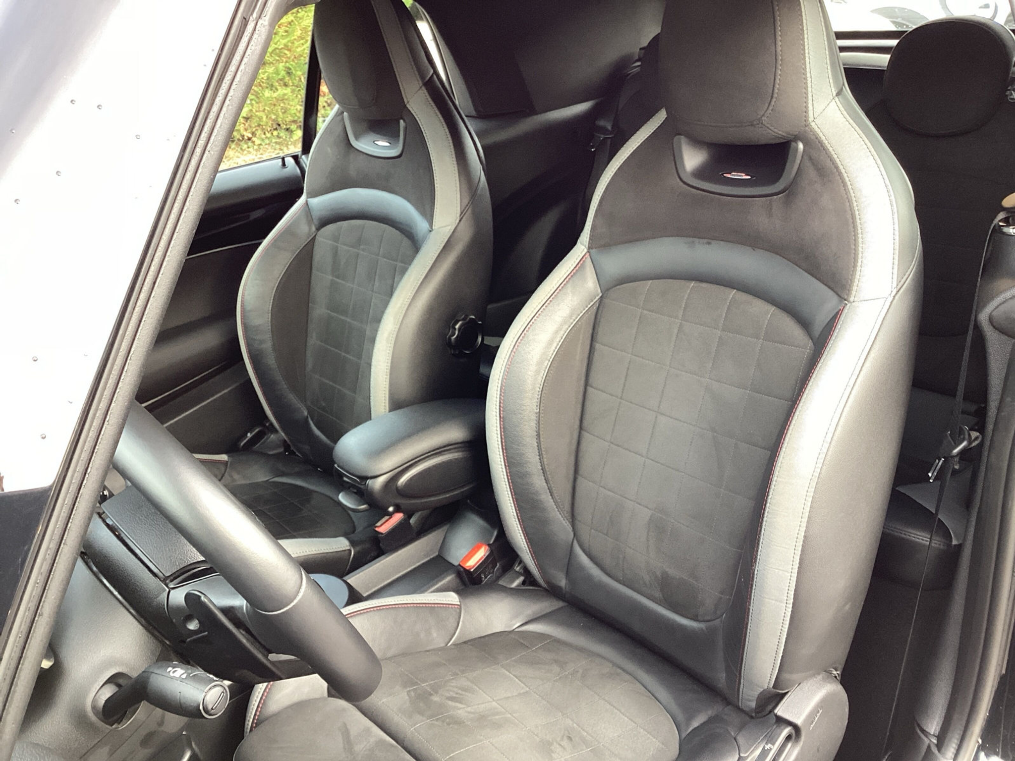 listing desktop thumbnail image 9