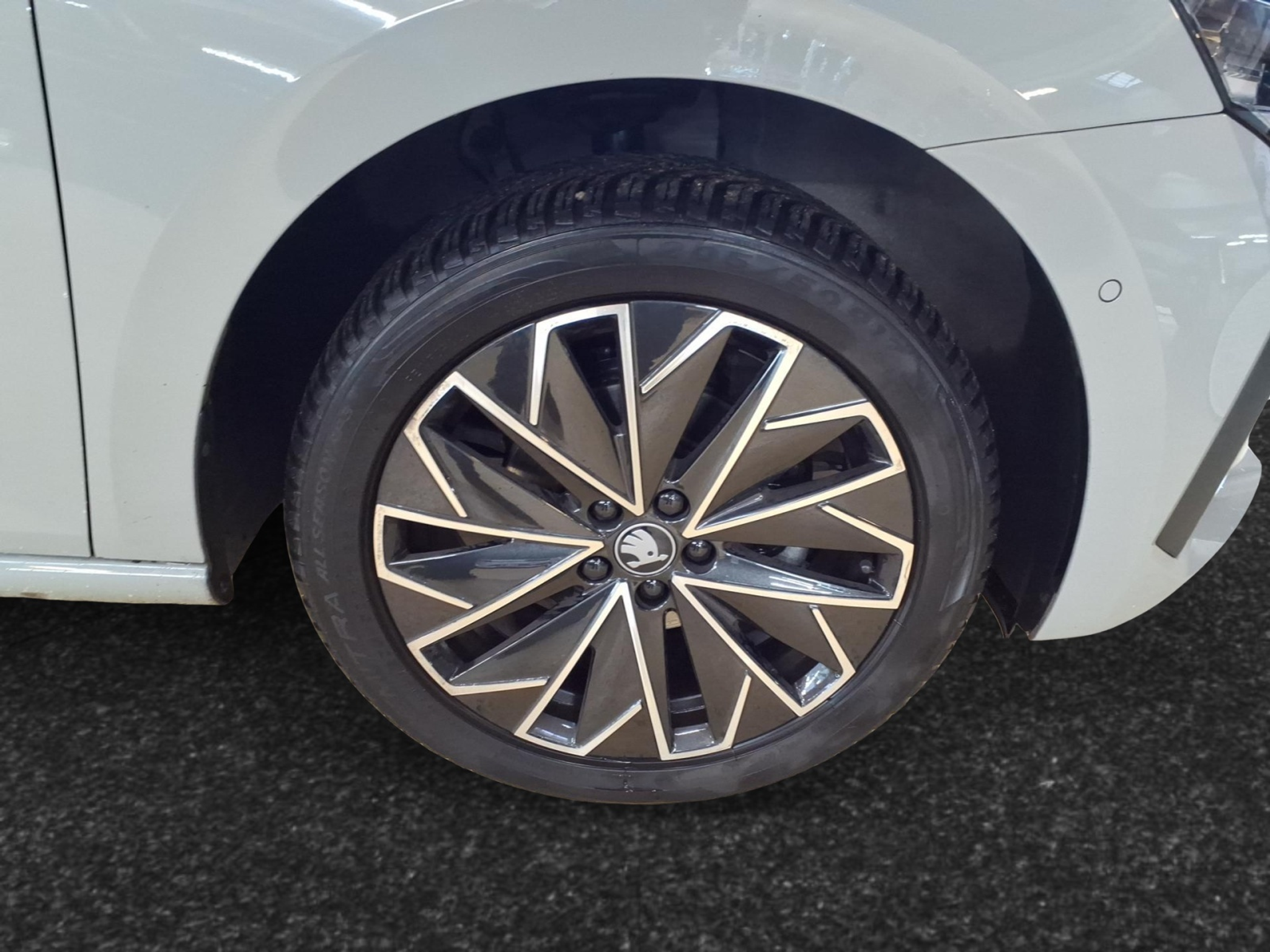 listing desktop thumbnail image 6