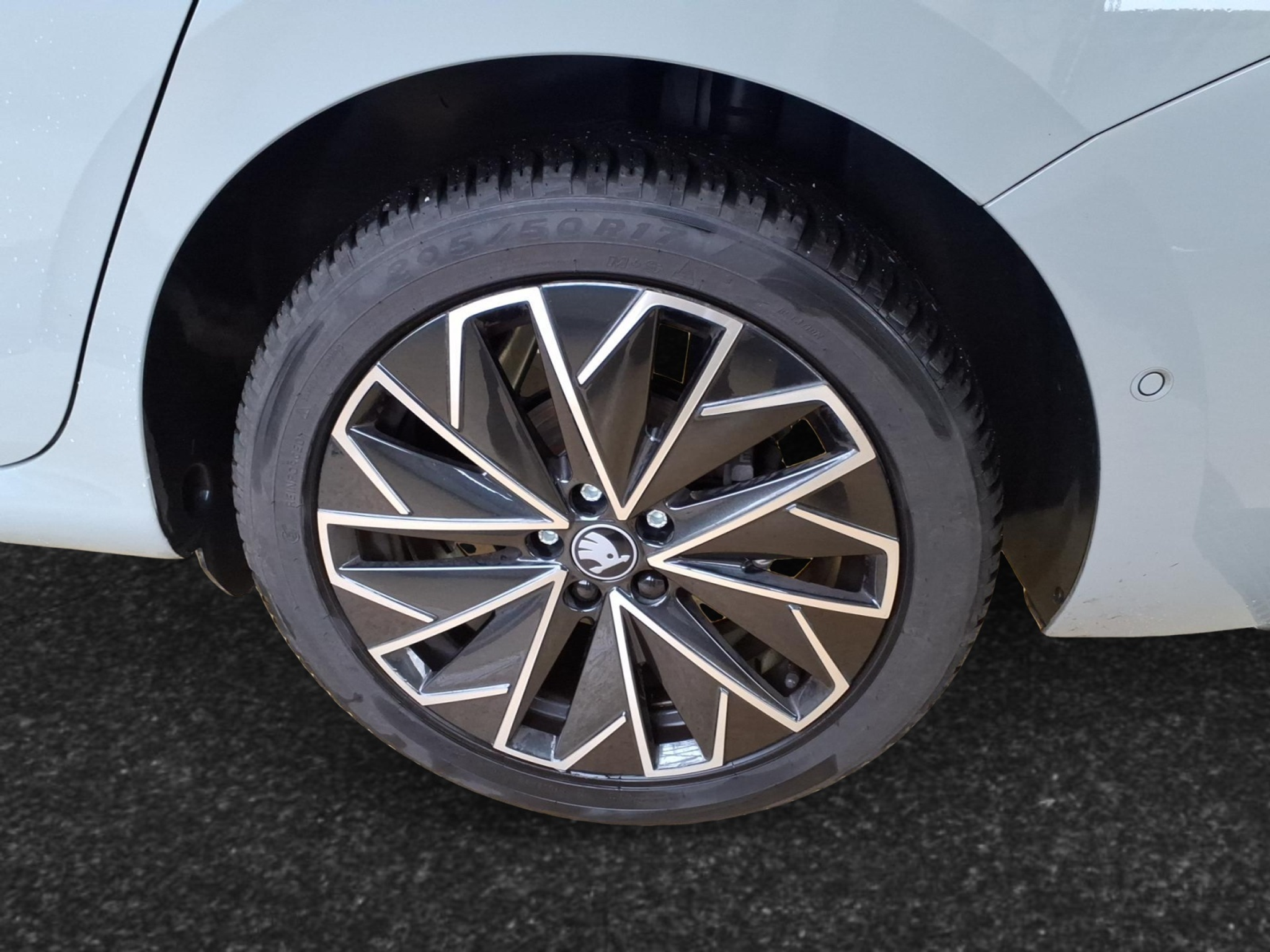 listing desktop thumbnail image 4