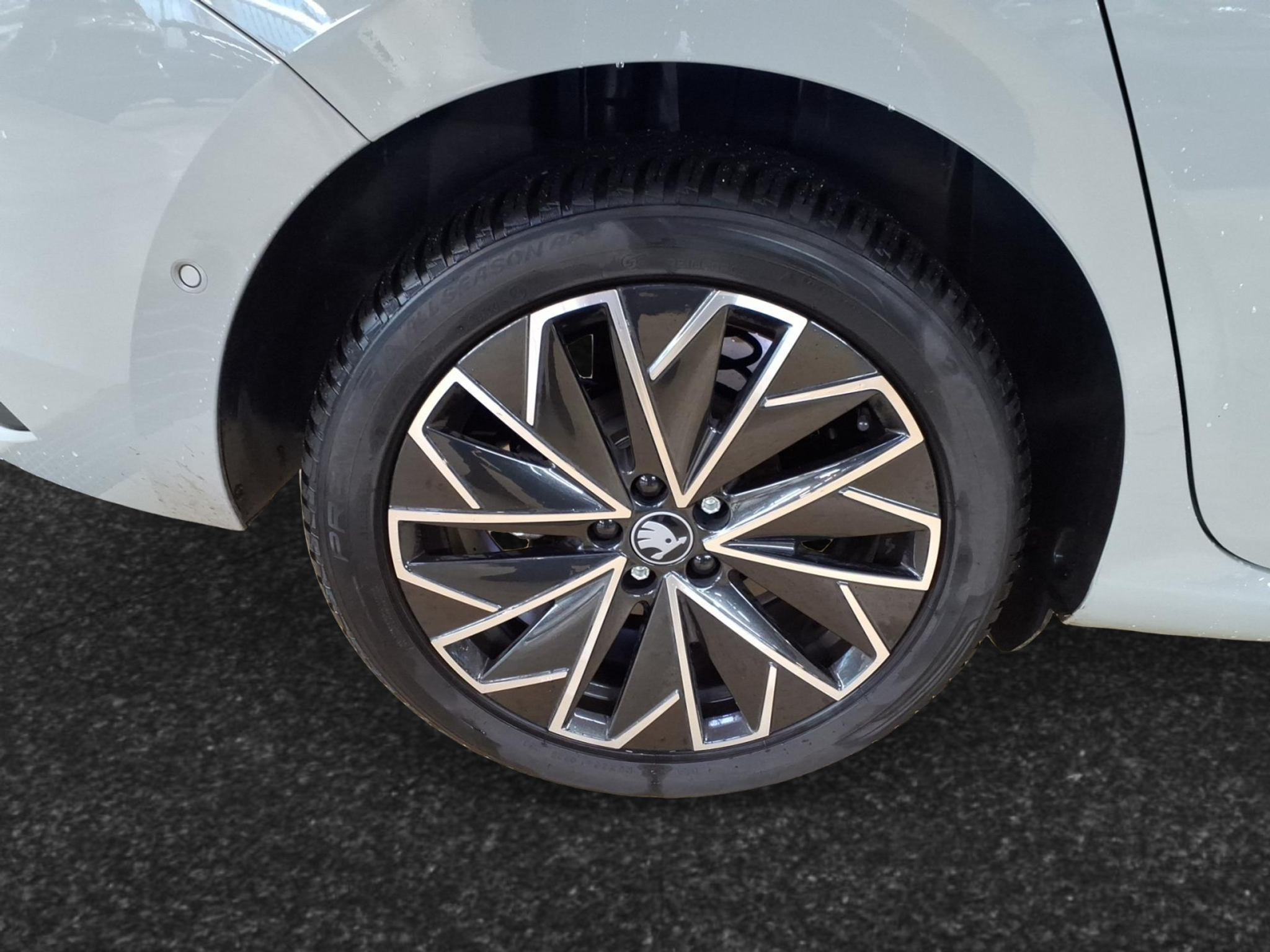 listing desktop thumbnail image 5