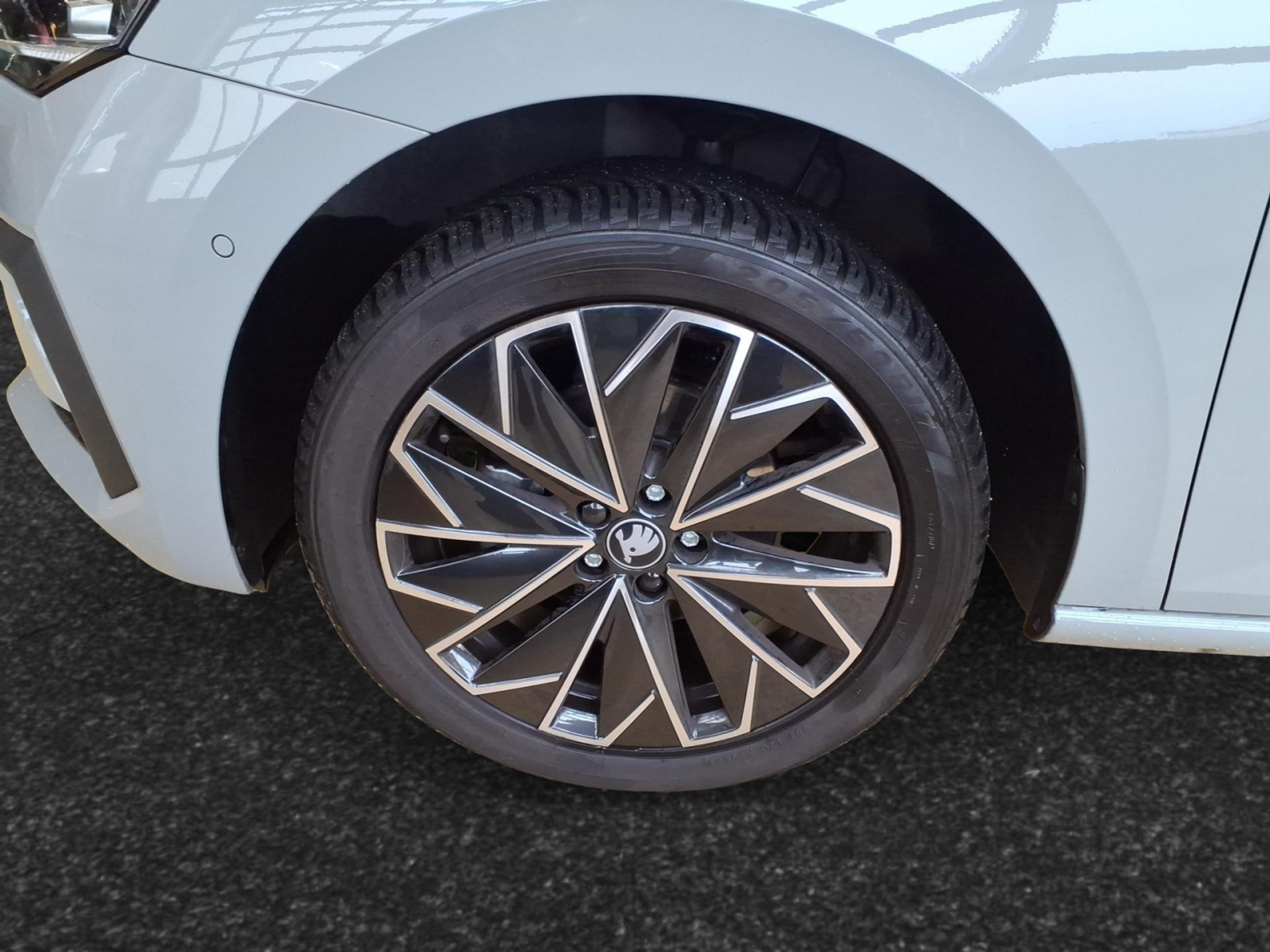 listing desktop thumbnail image 3