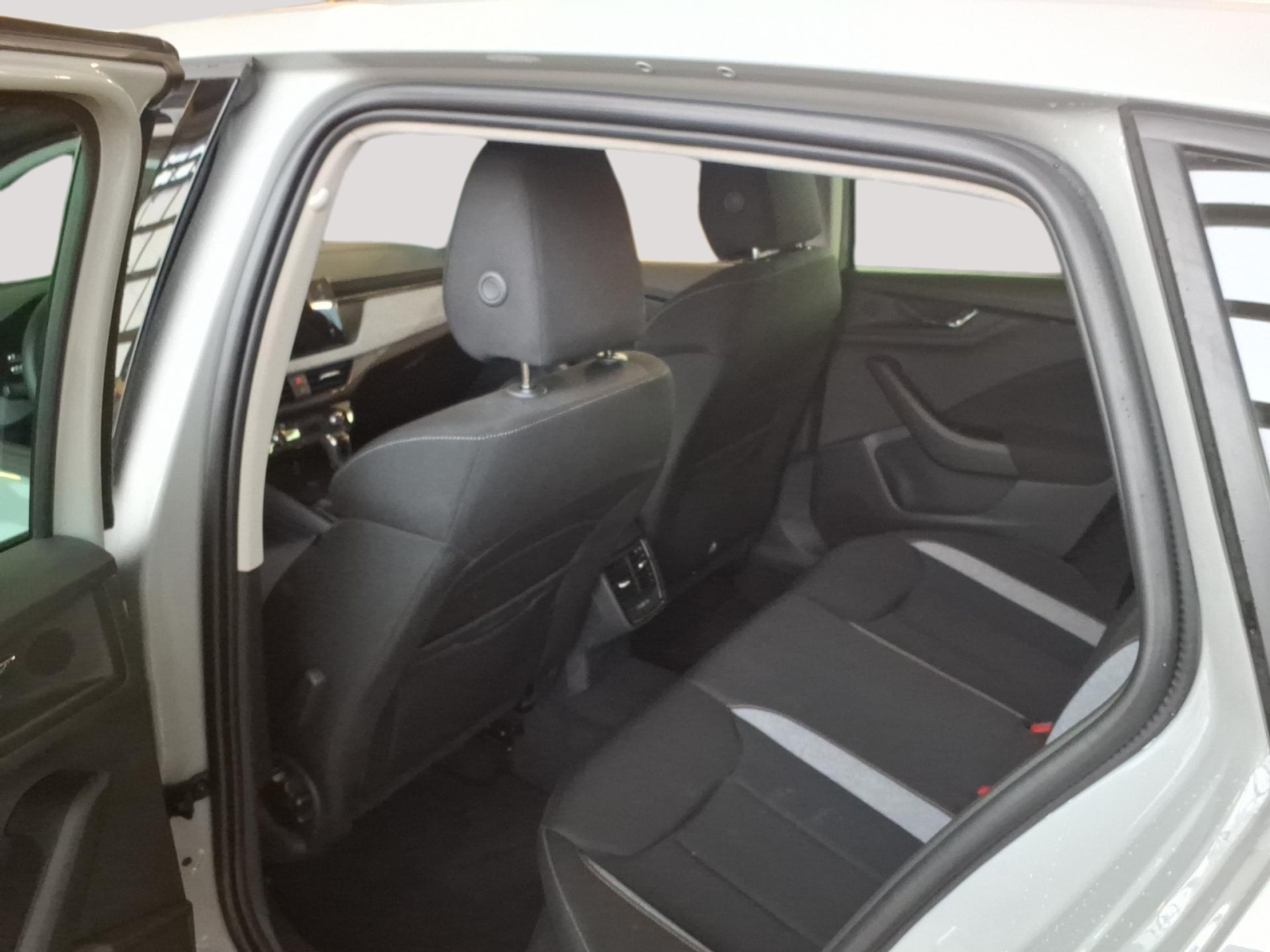 listing desktop thumbnail image 11