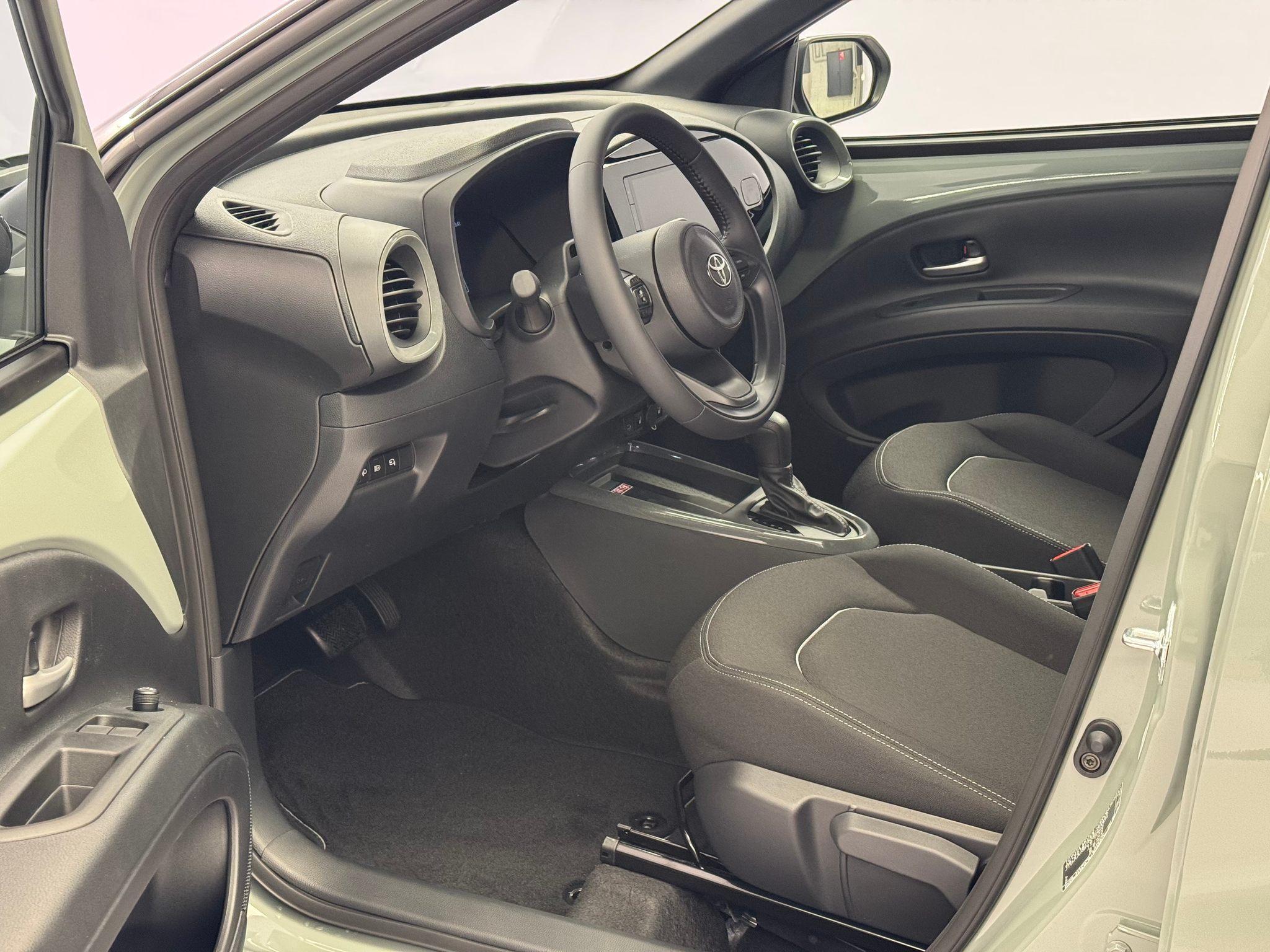 listing desktop thumbnail image 6