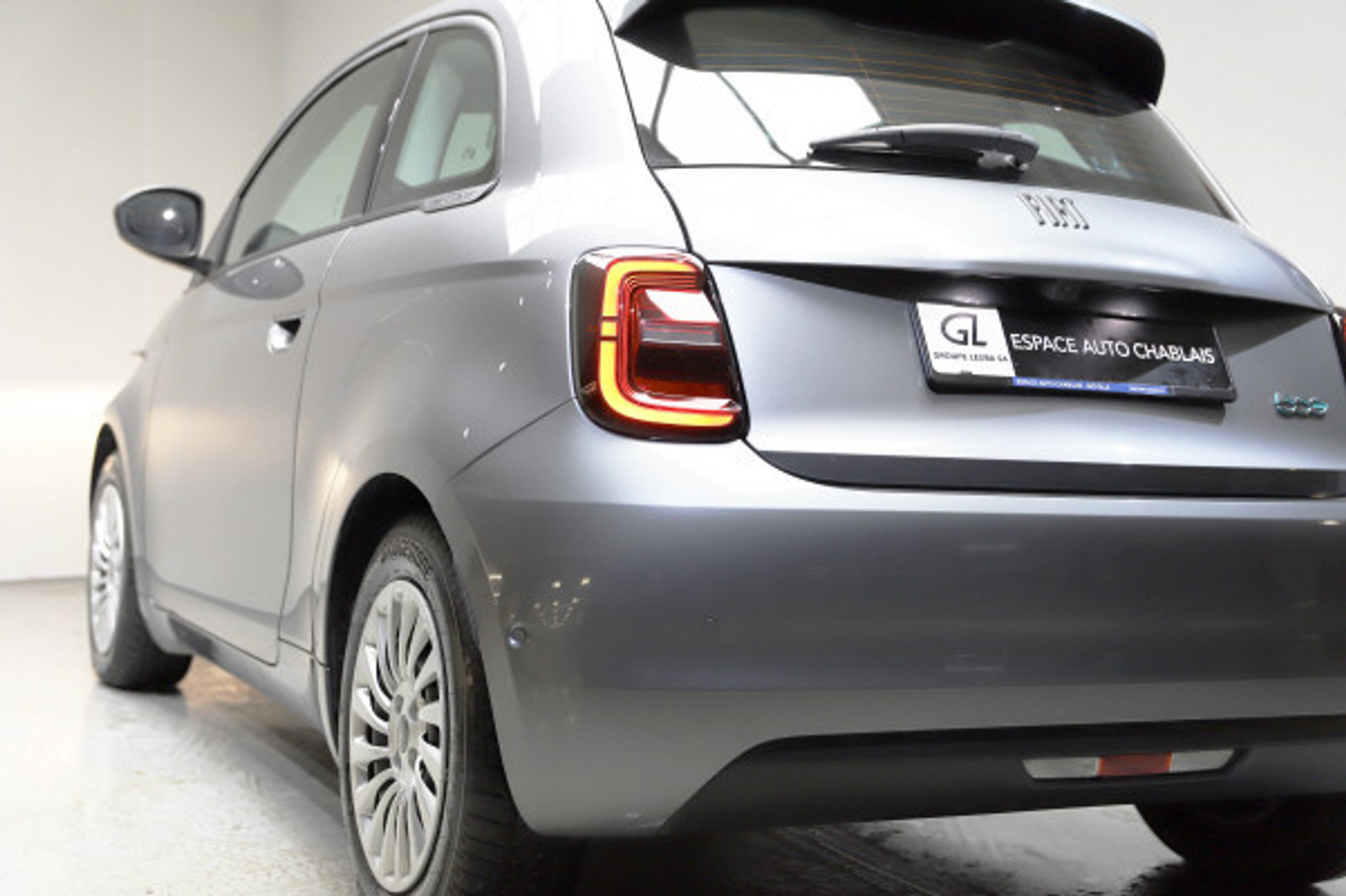 listing desktop thumbnail image 3