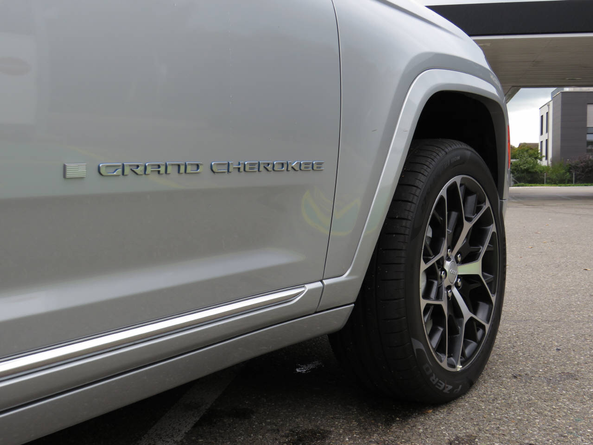 listing desktop thumbnail image 13