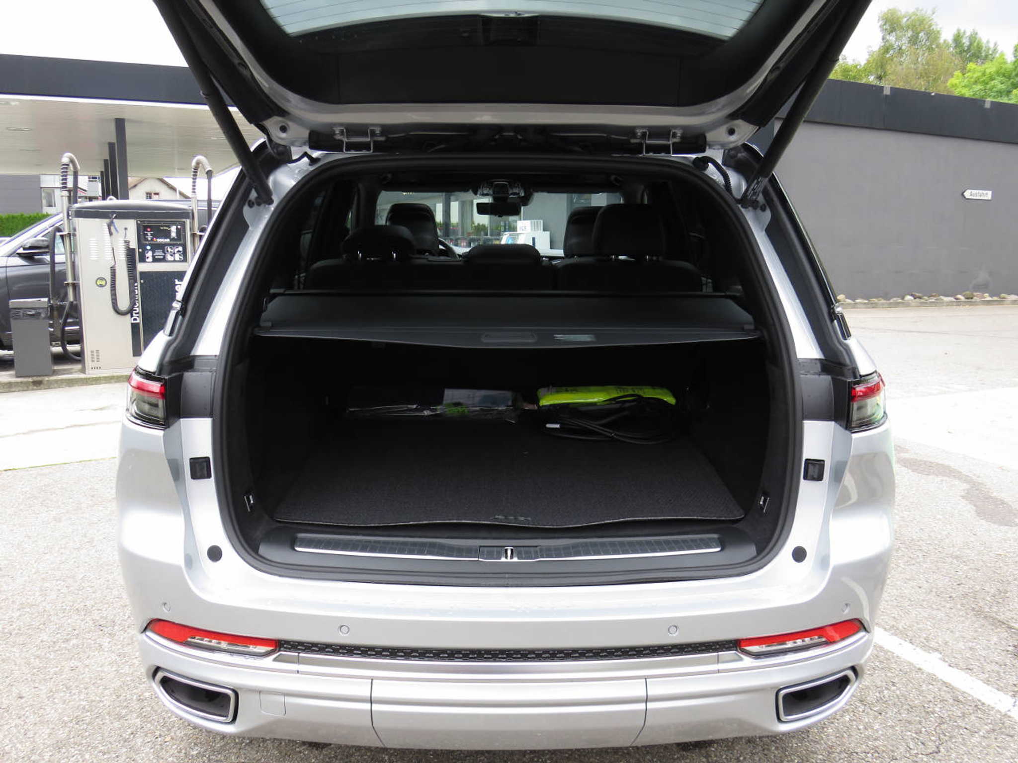 listing desktop thumbnail image 15