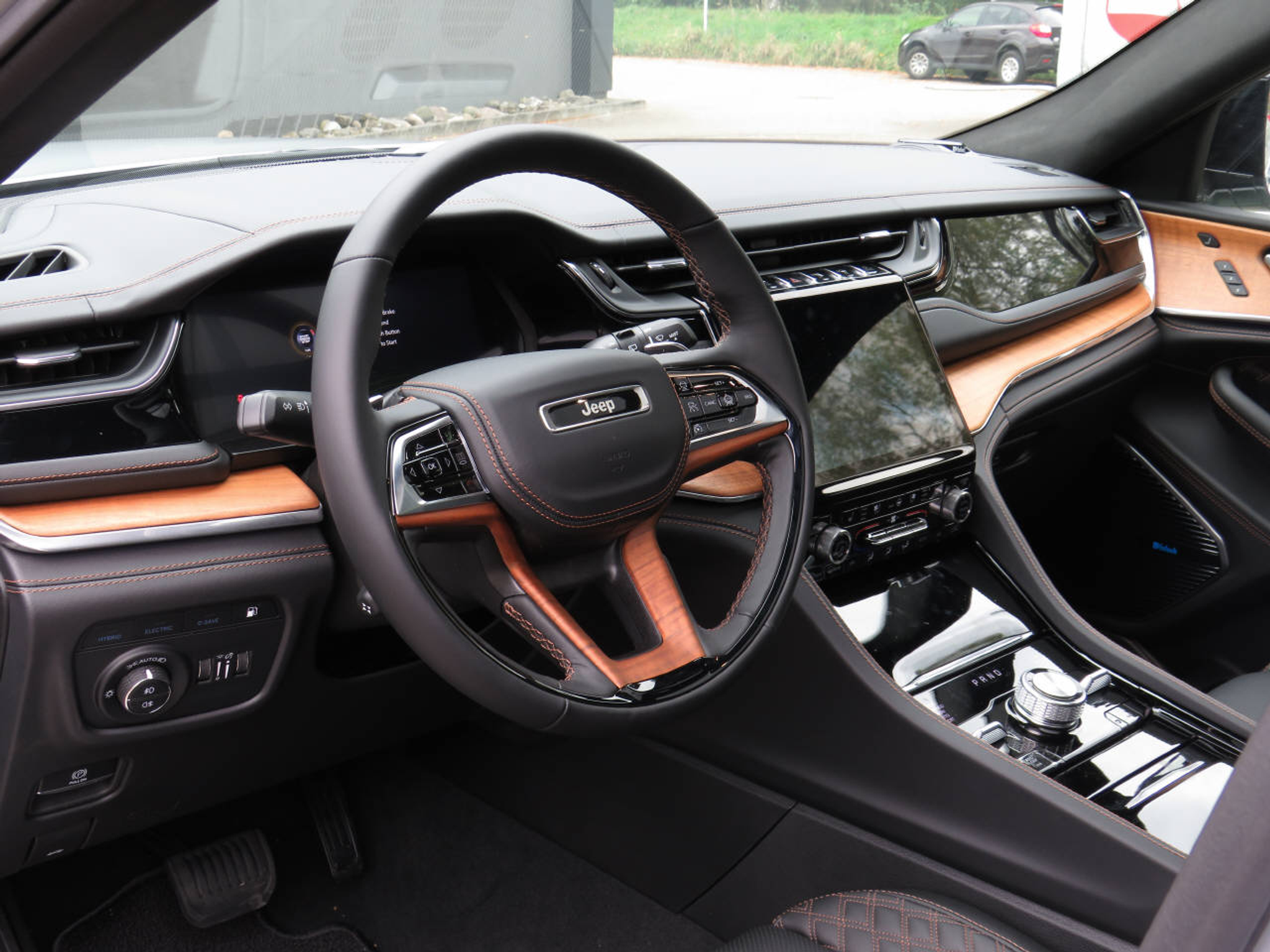 listing desktop thumbnail image 6