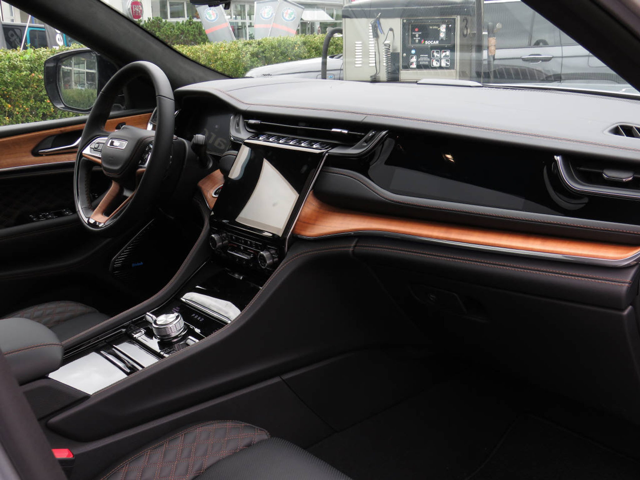 listing desktop thumbnail image 7