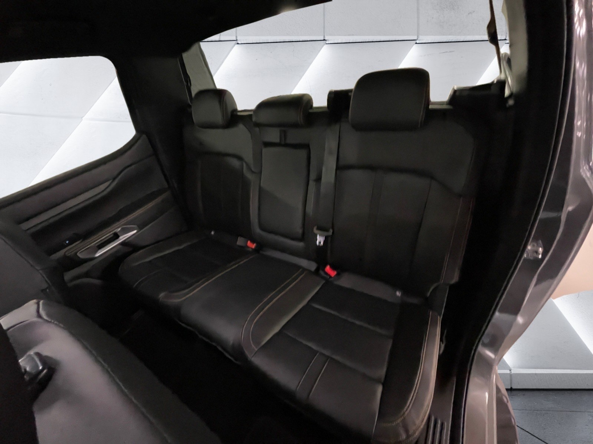 listing desktop thumbnail image 14