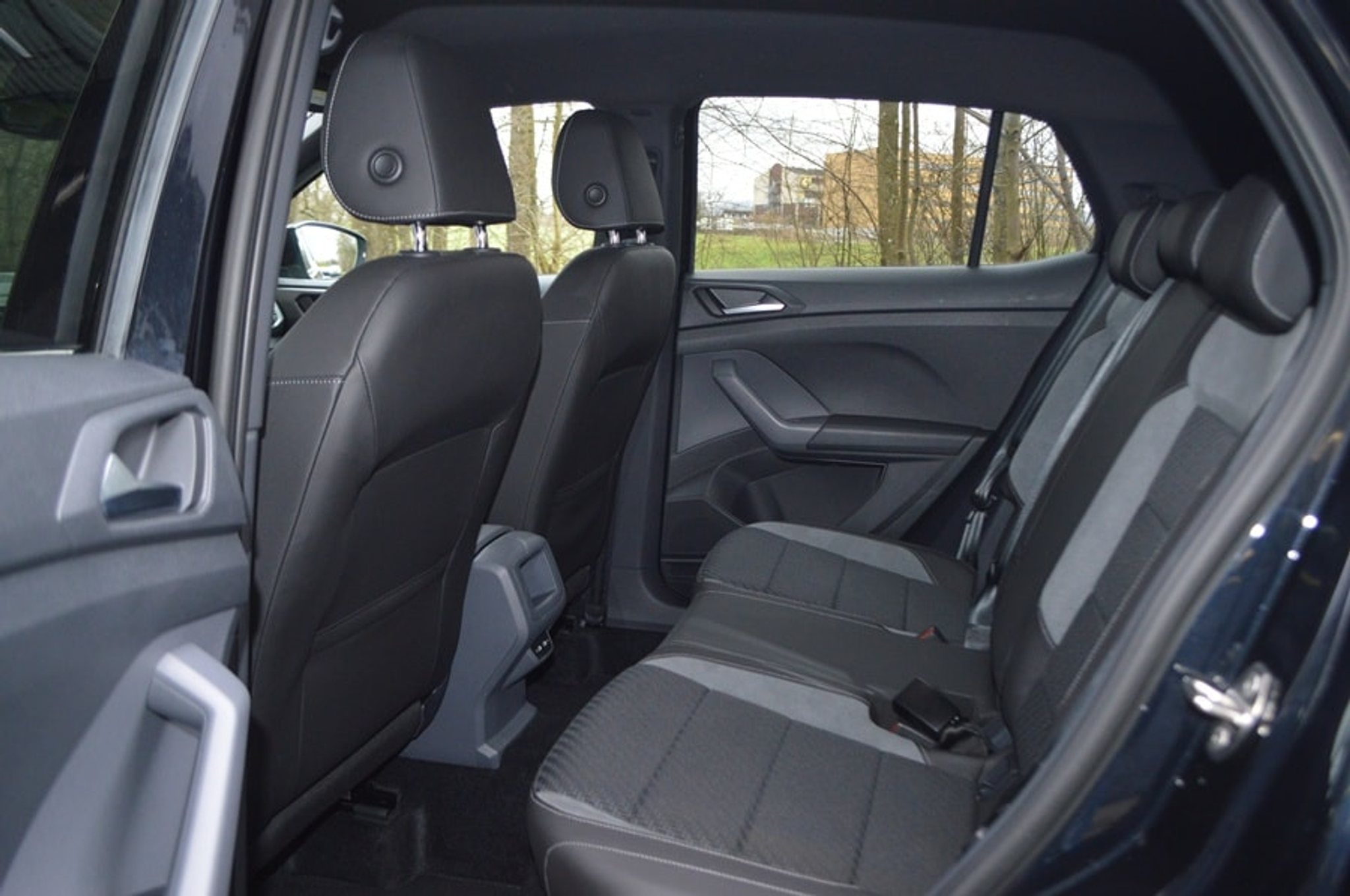 listing desktop thumbnail image 6