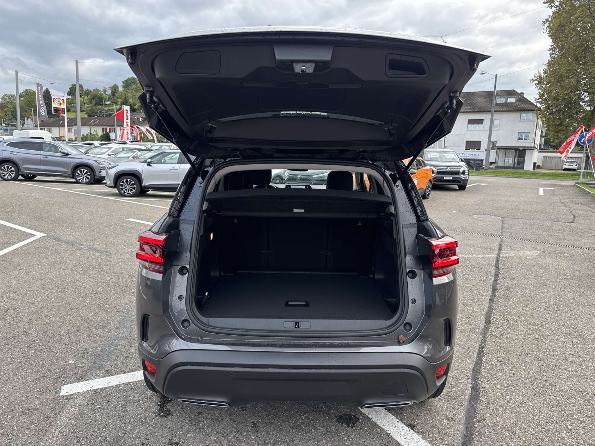 listing desktop thumbnail image 6