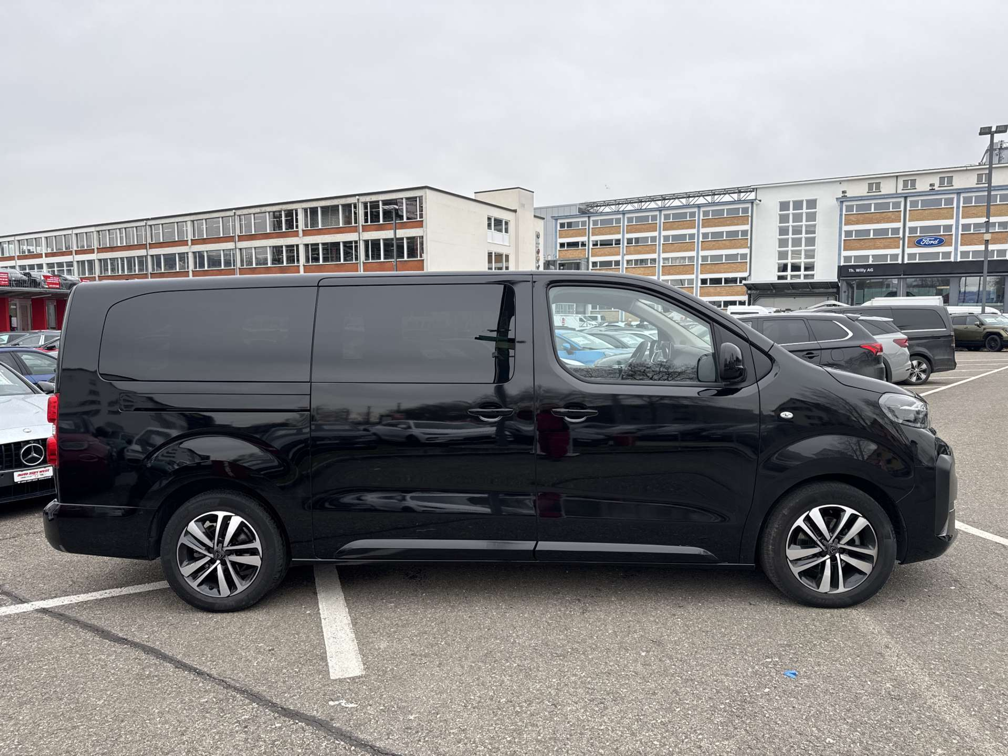 listing desktop thumbnail image 10