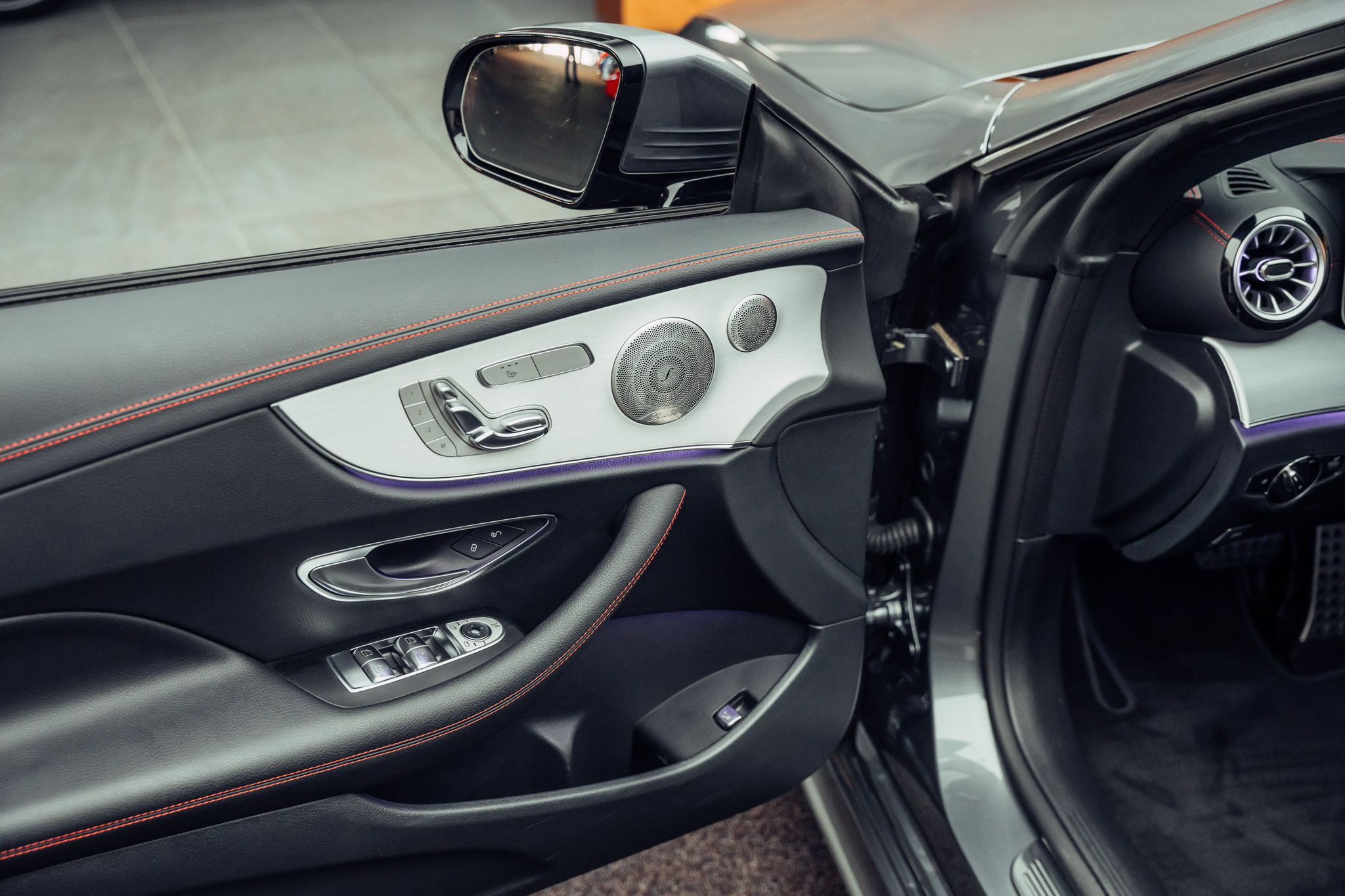 listing desktop thumbnail image 9