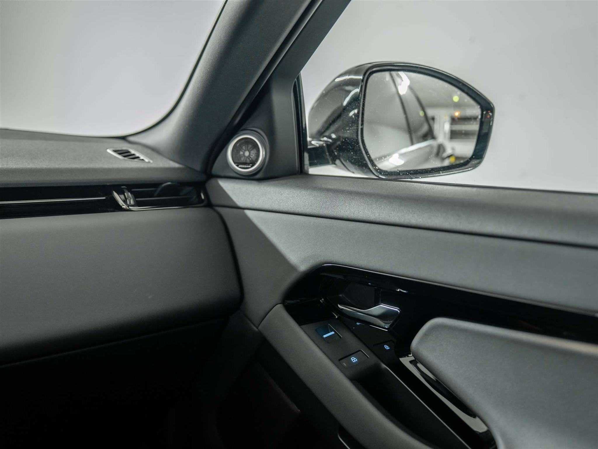 listing desktop thumbnail image 33