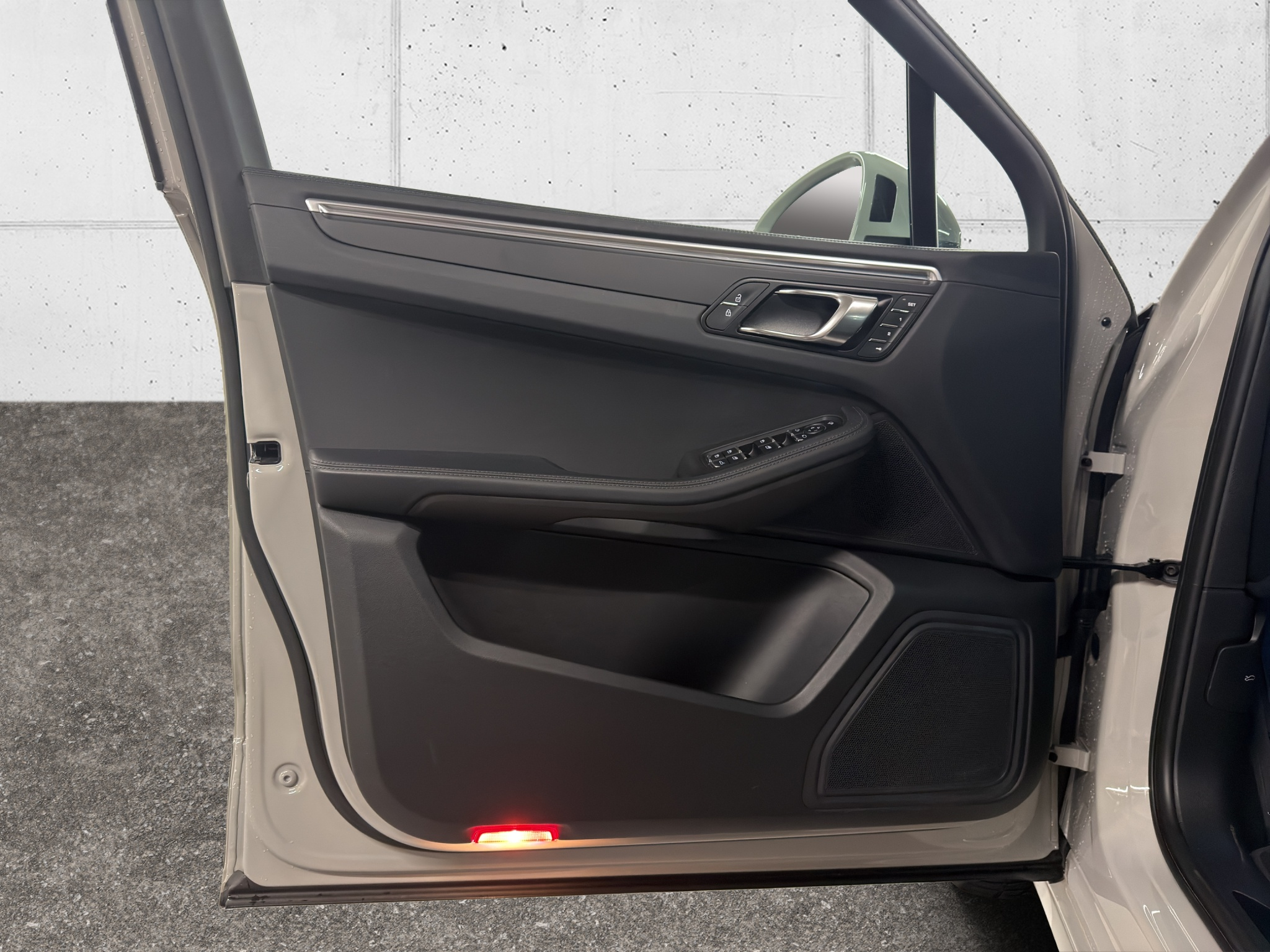 listing desktop thumbnail image 25