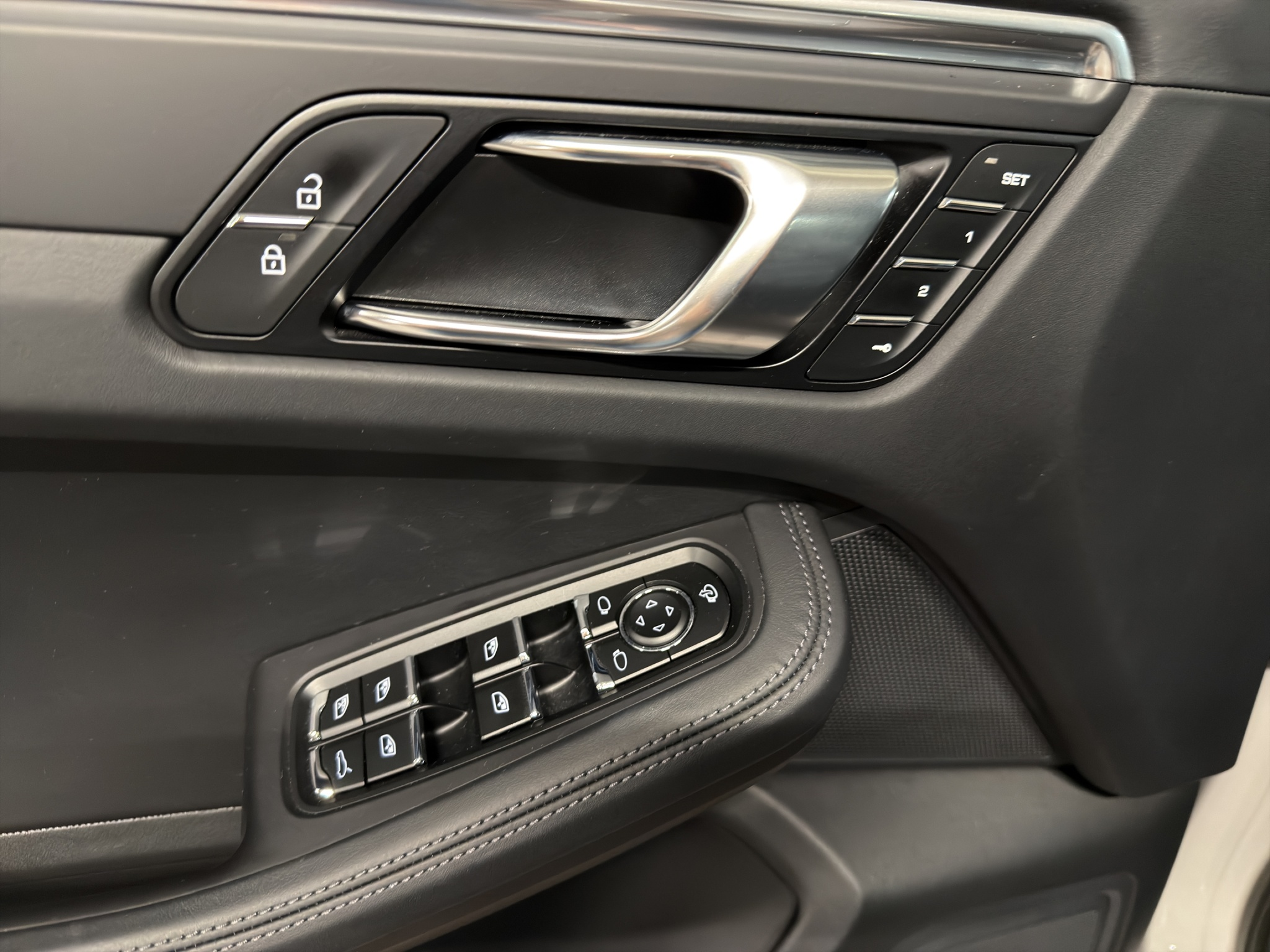 listing desktop thumbnail image 26