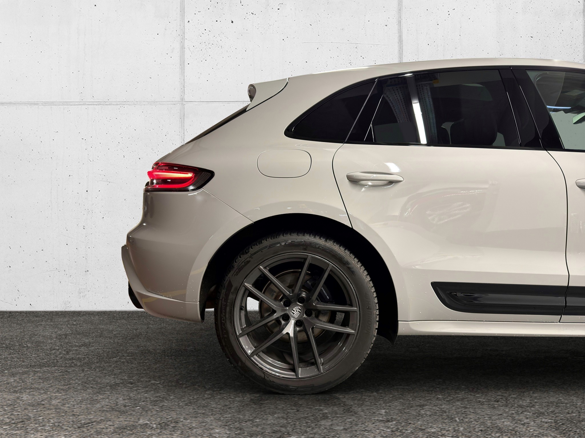 listing desktop thumbnail image 7