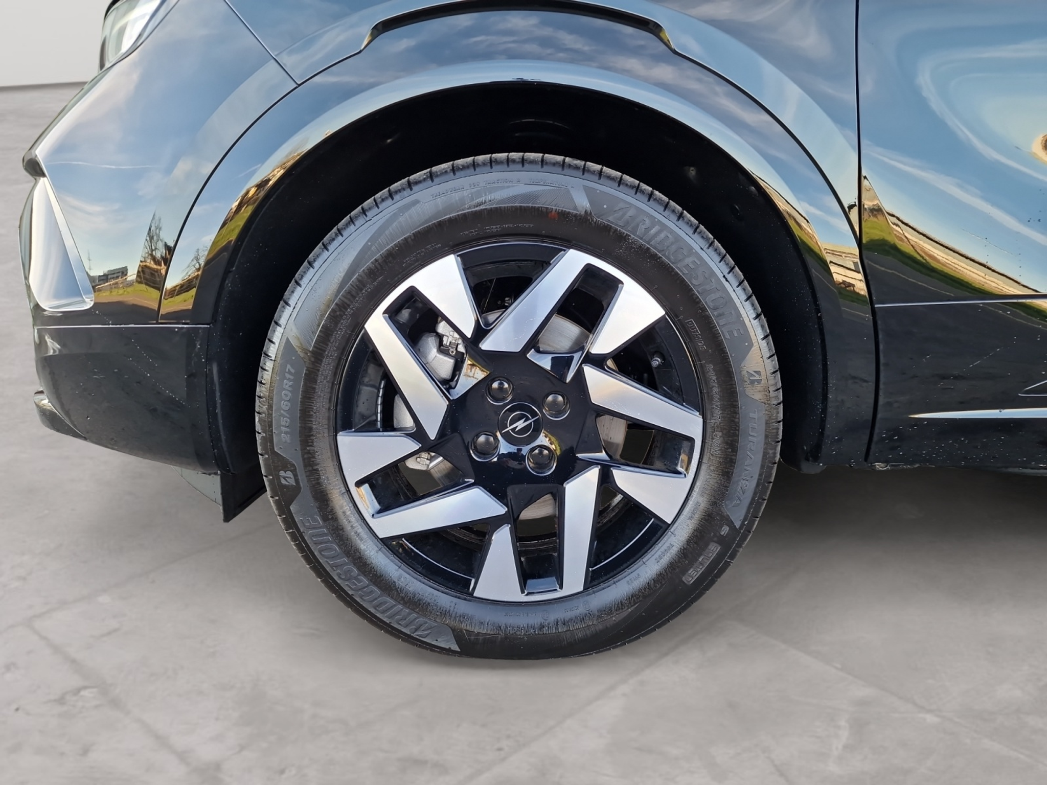 listing desktop thumbnail image 8