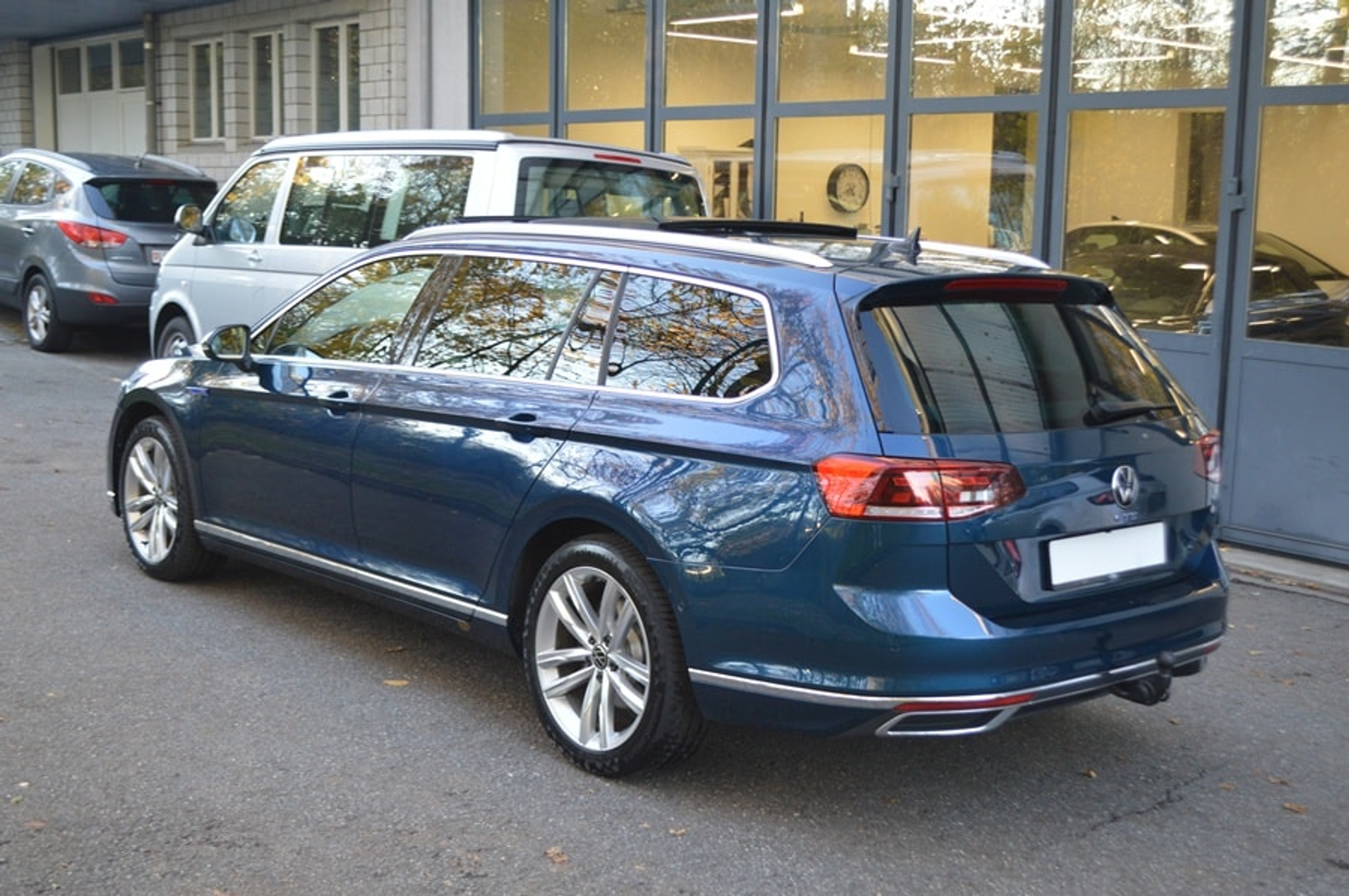 listing desktop thumbnail image 4