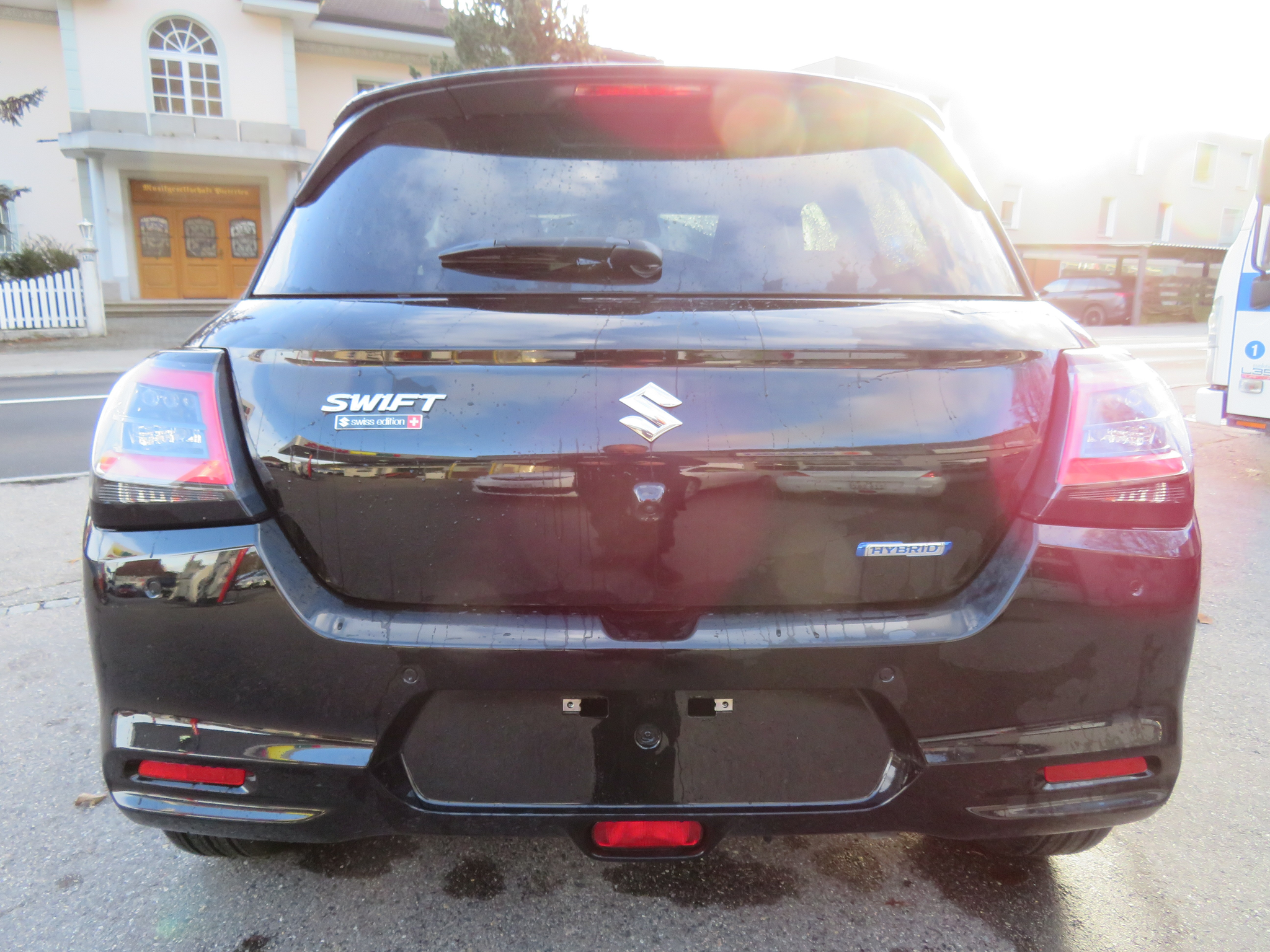 listing desktop thumbnail image 3