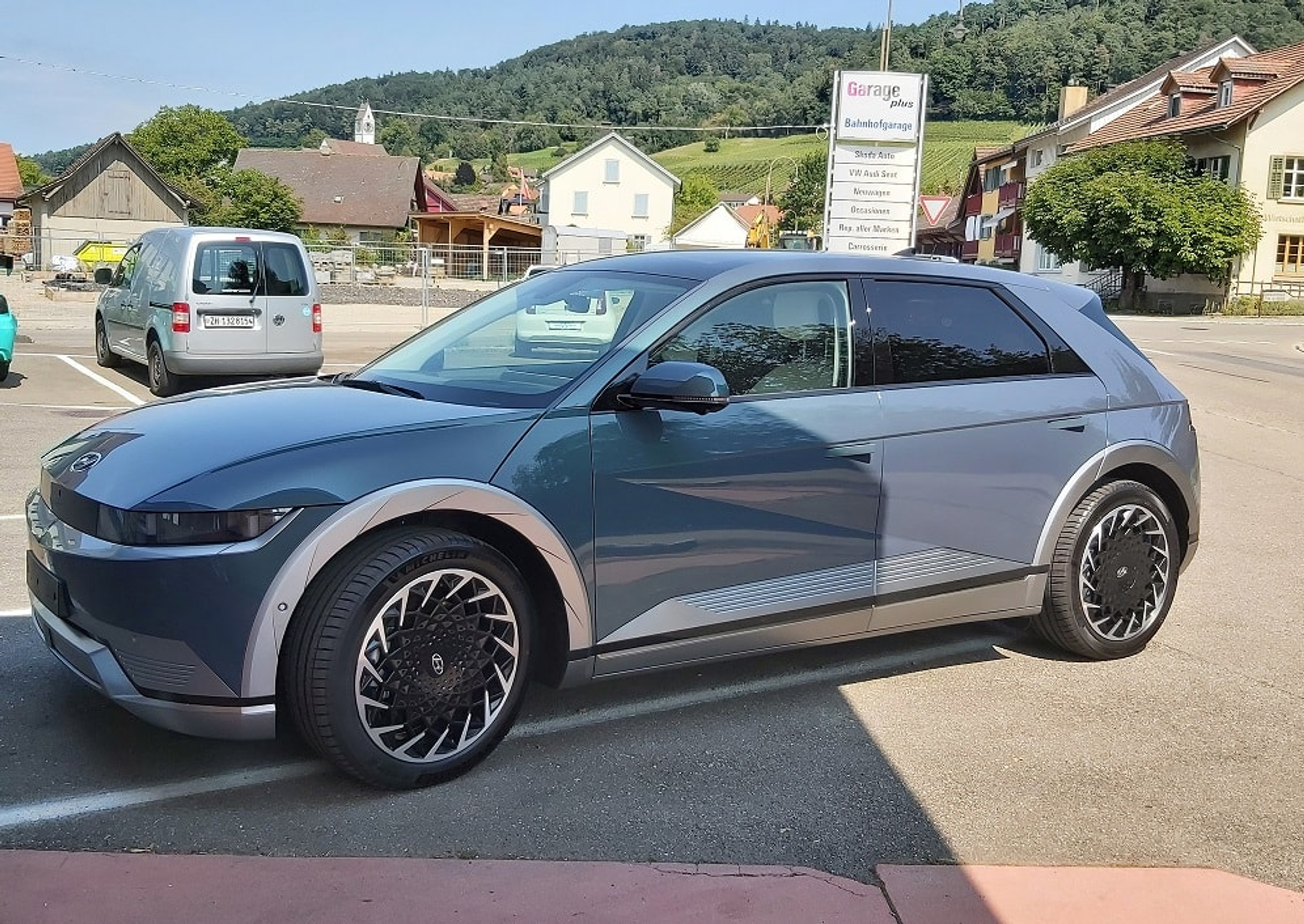 listing desktop thumbnail image 4