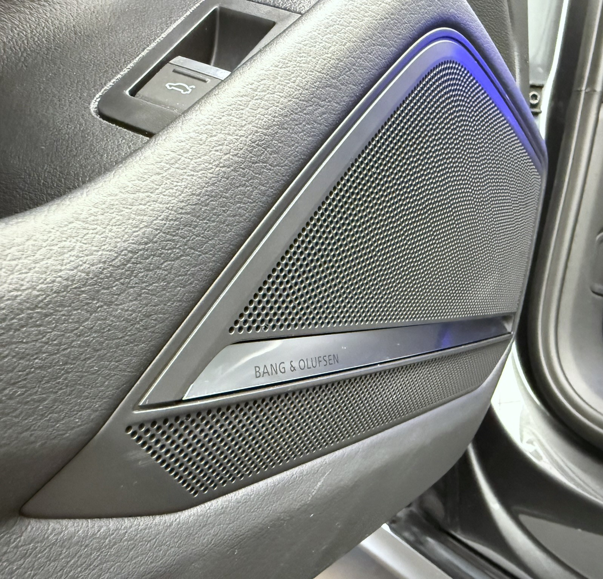 listing desktop thumbnail image 5