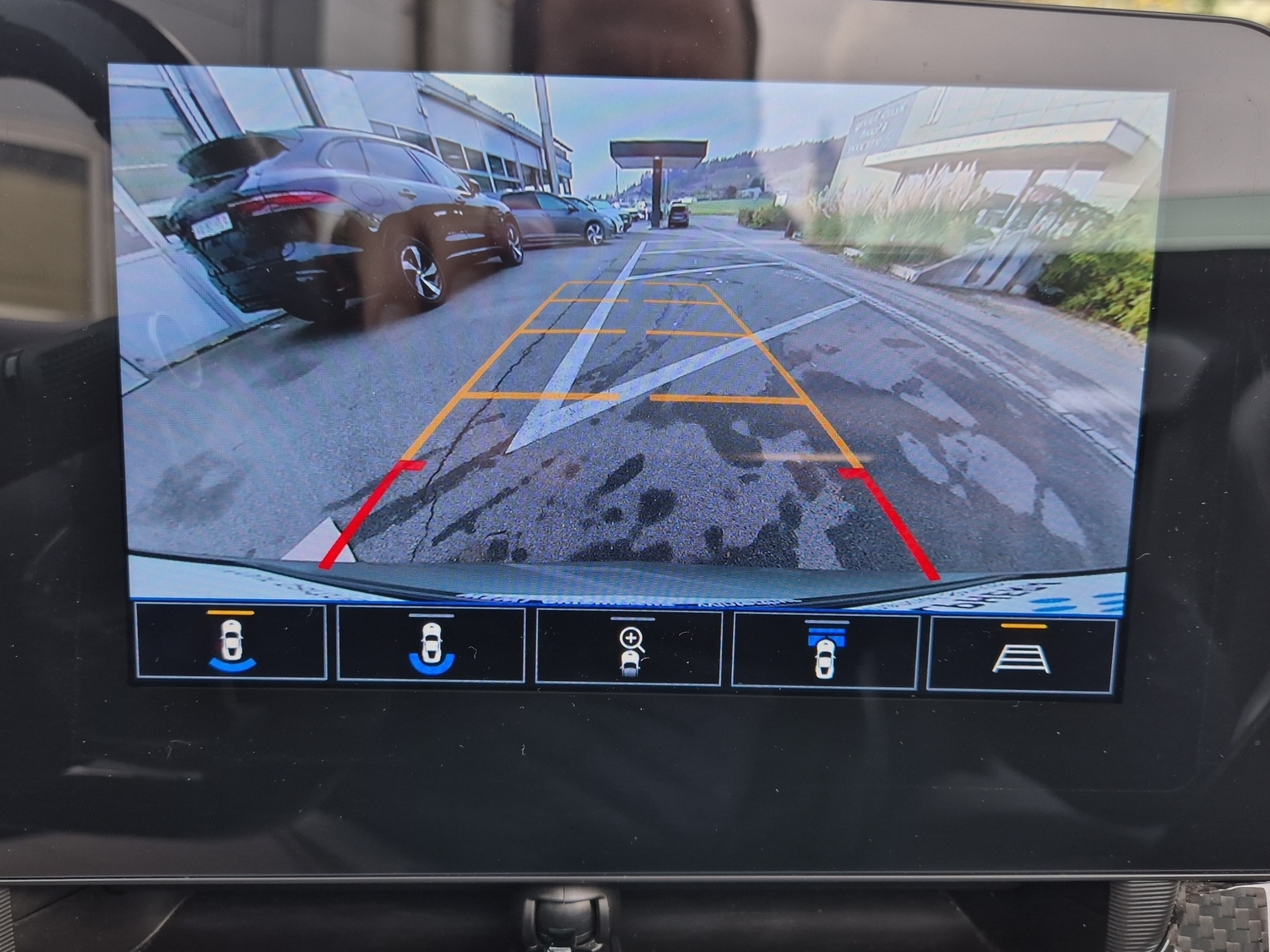 listing desktop thumbnail image 16