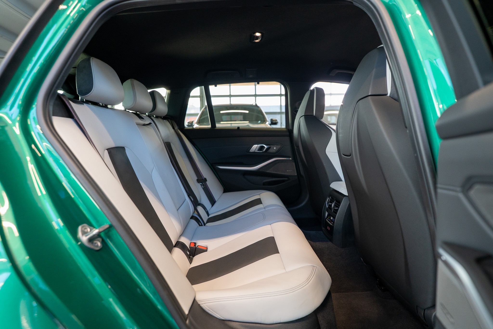 listing desktop thumbnail image 15